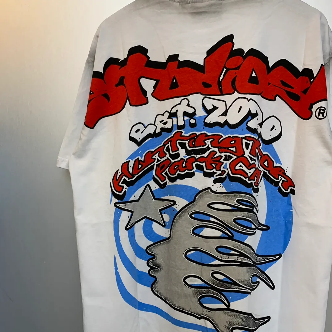 P126 HELLSTAR STUDIOS SCREAMING KID T-SHIRT American fashion spray Ma Liu T-shirt short-sleeved new hot beauty fashion Hellstar!  Standard beauty and trendy workmanship, original customization (fabric, pattern, printing, hang tag, main mark, etc.), exaggerated style, explosive style, dare to break through tradition, bring adventurous new fashion experience!   YoungBoy, the most popular rapper in the youth circle, has shot a lot of models for him, and celebrities such as Dababy and Swae Lee frequently get dressed!  color: white Size: S, M, L, XL