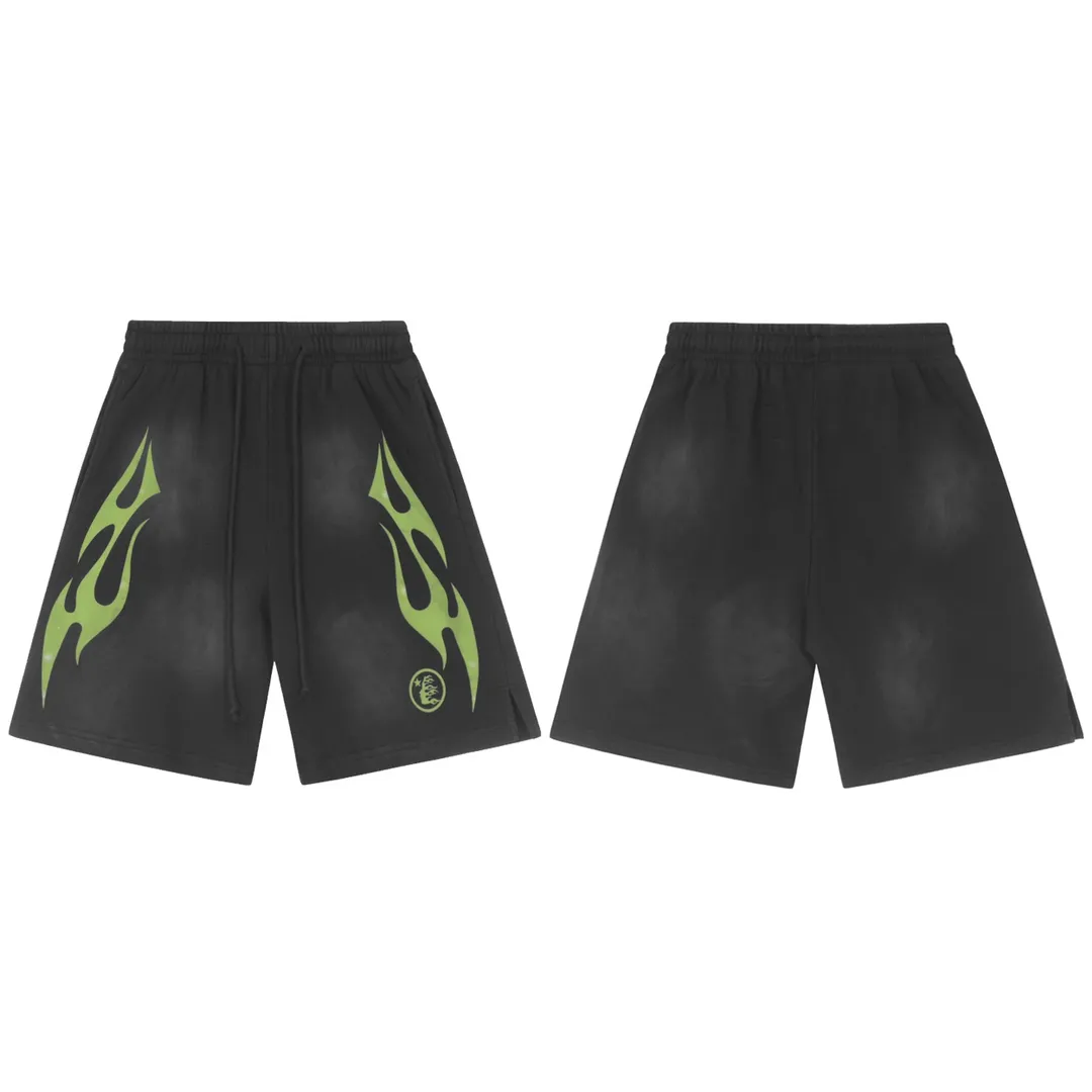 P150 7-color FLAME SHORTS Hellstar high-quality spray-on shorts, the new hot beauty trend Hellstar!  Standard beauty and trendy workmanship, original customization (fabric, pattern, printing, hang tag, main mark, etc.), exaggerated style, explosive style, dare to break through tradition, bring adventurous new fashion experience!  YoungBoy, the most popular rapper in the youth circle, has shot a lot of models for him, and celebrities such as Dababy and Swae Lee frequently get dressed!  Color: WHITE, Black red, Black green, Purple, Blue, Gray, Yellow Size: S, M, L, XL