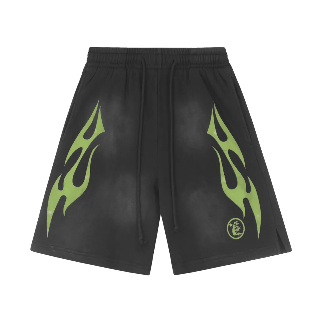 P150 7-color FLAME SHORTS Hellstar high-quality spray-on shorts, the new hot beauty trend Hellstar!  Standard beauty and trendy workmanship, original customization (fabric, pattern, printing, hang tag, main mark, etc.), exaggerated style, explosive style, dare to break through tradition, bring adventurous new fashion experience!  YoungBoy, the most popular rapper in the youth circle, has shot a lot of models for him, and celebrities such as Dababy and Swae Lee frequently get dressed!  Color: WHITE, Black red, Black green, Purple, Blue, Gray, Yellow Size: S, M, L, XL