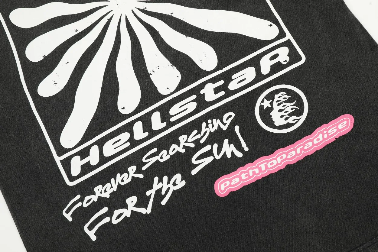 P134 Hellstar Studios Sun Short Sleeve Tee Shirt Black Short Sleeve T-shirt The new hot beauty trend Hellstar! Standard beauty and trendy workmanship, original customization (fabric, pattern, printing, hang tag, main mark, etc.), exaggerated style, explosive style, dare to break through tradition, bring adventurous new fashion experience!   YoungBoy, the most popular rapper in the youth circle, has shot a lot of models for him, and celebrities such as Dababy and Swae Lee frequently get dressed!   color: Vintage Black (washed black) size: S, M, L, XL