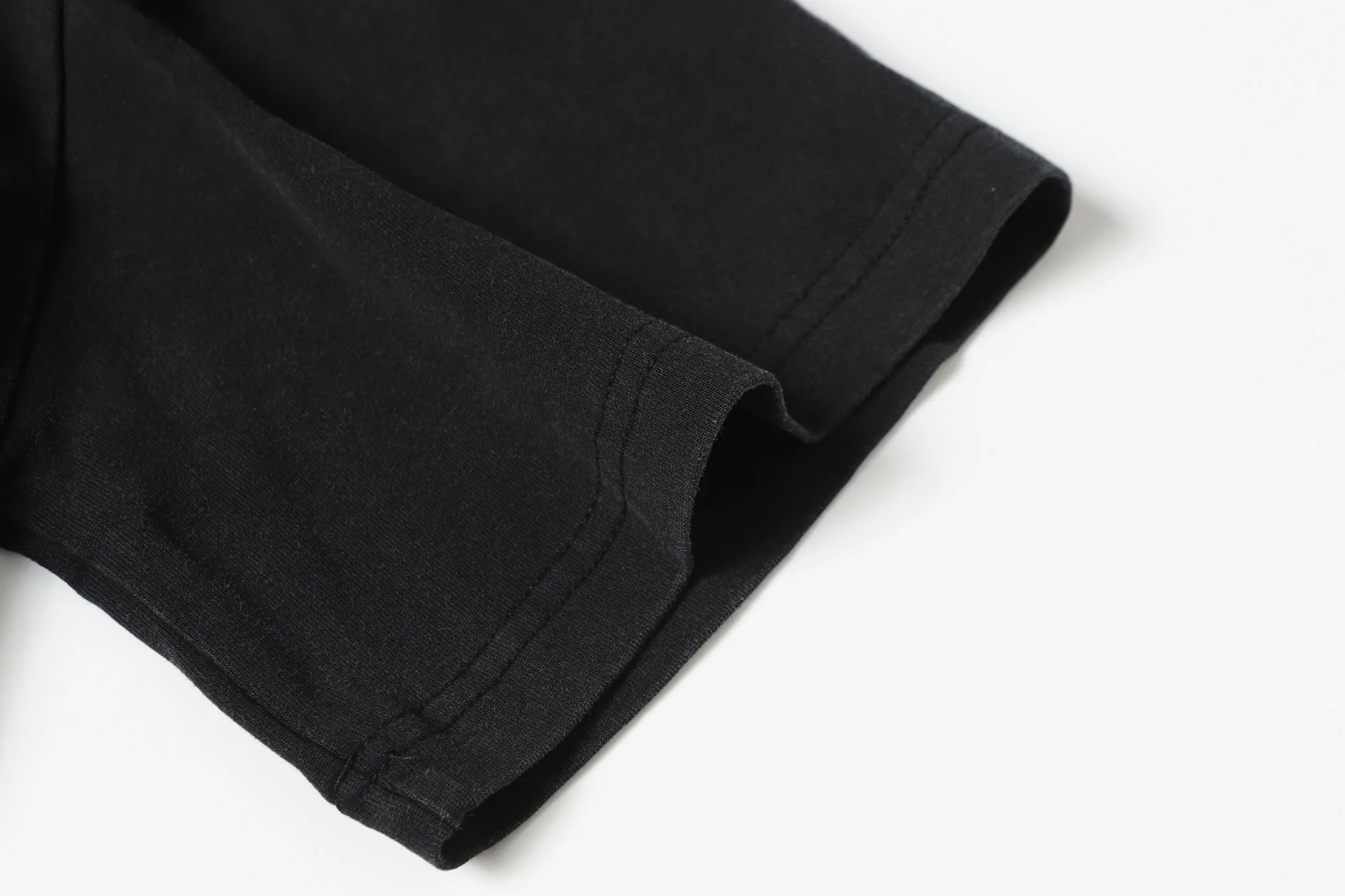 P122 Hellstar Cross-border European and American style street fashion brand pure cotton T-shirt Fabric (fabric): 32 counts of 250g washed combed double yarn pure cotton Size (size): S-M- L- X L Color (colour): Washed black (spray Ma Liu)