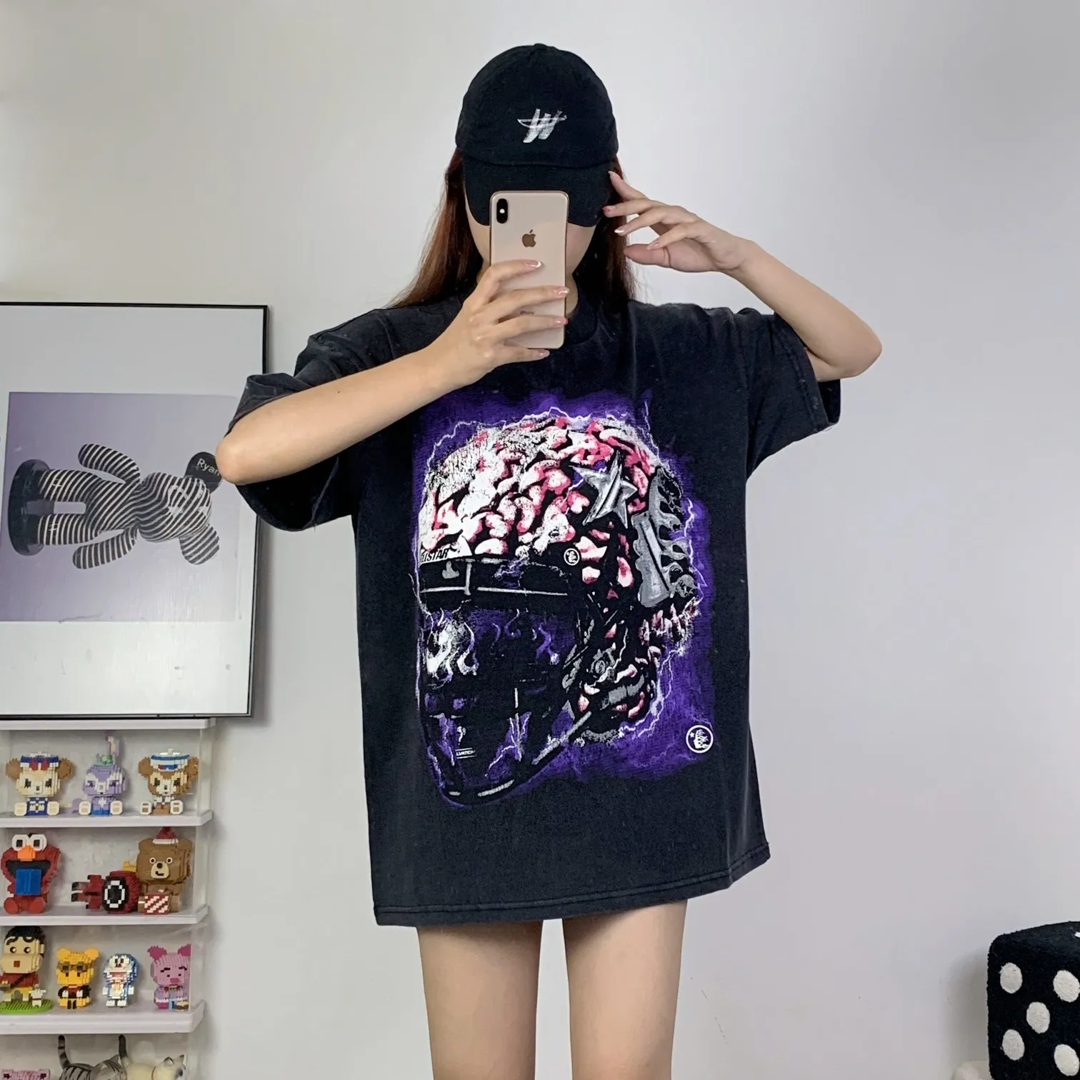 P134 Hellstar Studios Brain Helmet Short Sleeve Tee Shirt Black short-sleeved T-shirt The new hot beauty trend Hellstar!  Standard beauty and trendy workmanship, original customization (fabric, pattern, printing, hang tag, main mark, etc.), exaggerated style, explosive style, dare to break through tradition, bring adventurous new fashion experience!  YoungBoy, the most popular rapper in the youth circle, has shot a lot of models for him, and celebrities such as Dababy and Swae Lee frequently get dressed!  color: Vintage Black (washed black) size: S, M, L, XL