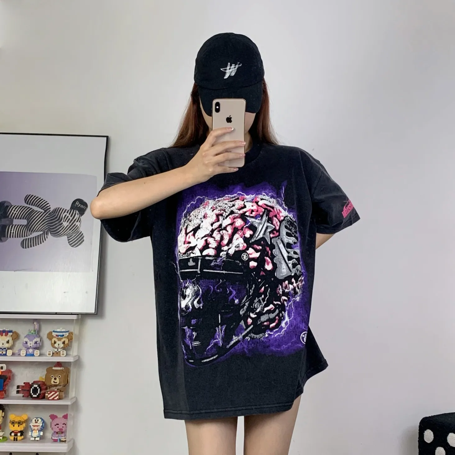 P134 Hellstar Studios Brain Helmet Short Sleeve Tee Shirt Black short-sleeved T-shirt The new hot beauty trend Hellstar!  Standard beauty and trendy workmanship, original customization (fabric, pattern, printing, hang tag, main mark, etc.), exaggerated style, explosive style, dare to break through tradition, bring adventurous new fashion experience!  YoungBoy, the most popular rapper in the youth circle, has shot a lot of models for him, and celebrities such as Dababy and Swae Lee frequently get dressed!  color: Vintage Black (washed black) size: S, M, L, XL