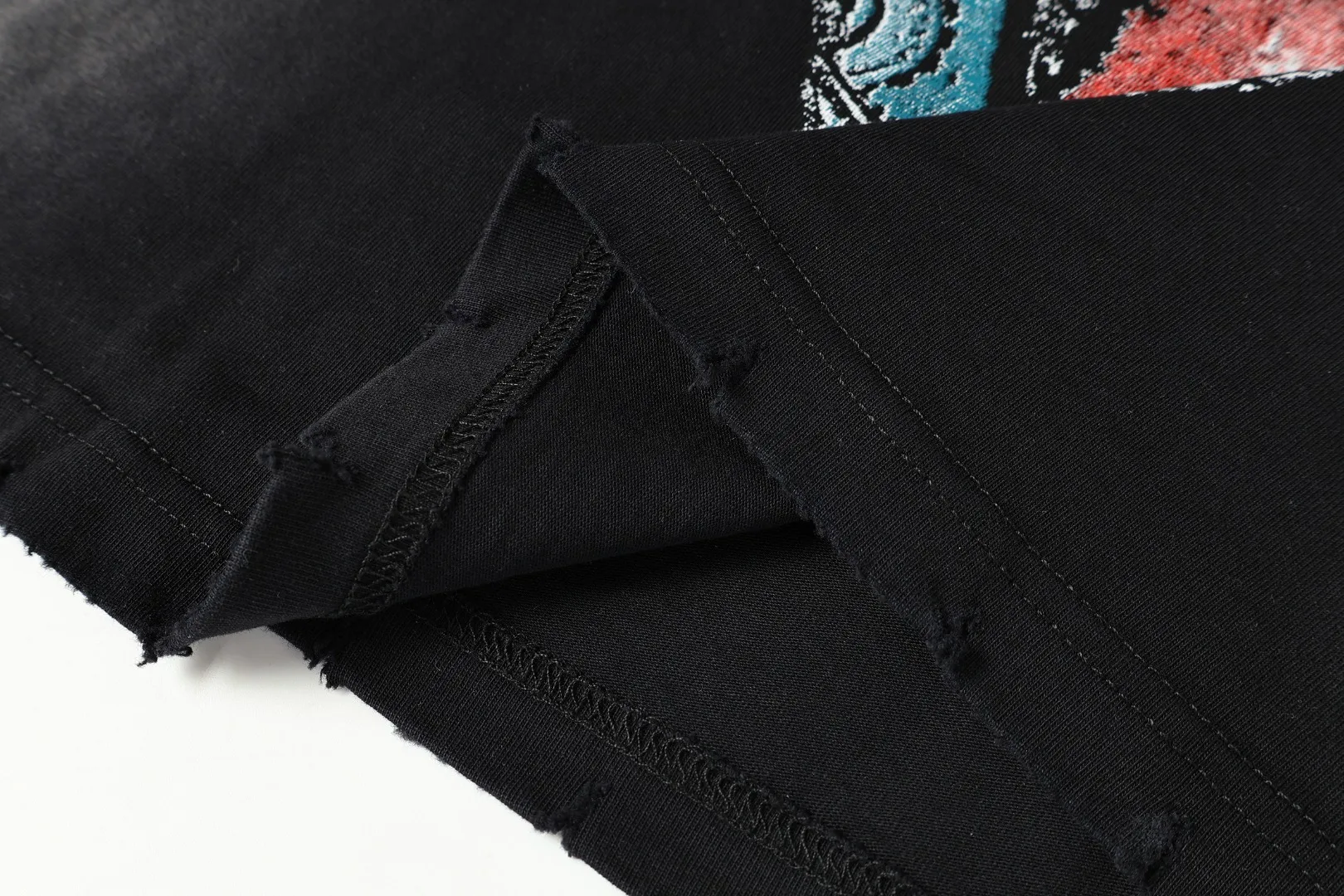 P134 Hellstar/Hellstar (actual shot) Craftsmanship: Washed and sprayed + holes + the whole piece is washed and frayed by hand Cross-border European and American style street brand pure cotton T-shirt Fabric (fabric): 32 count 250g washed combed double yarn pure cotton Size (size): S-M- L- X L Color (colour): Washed gray/washed black 👉