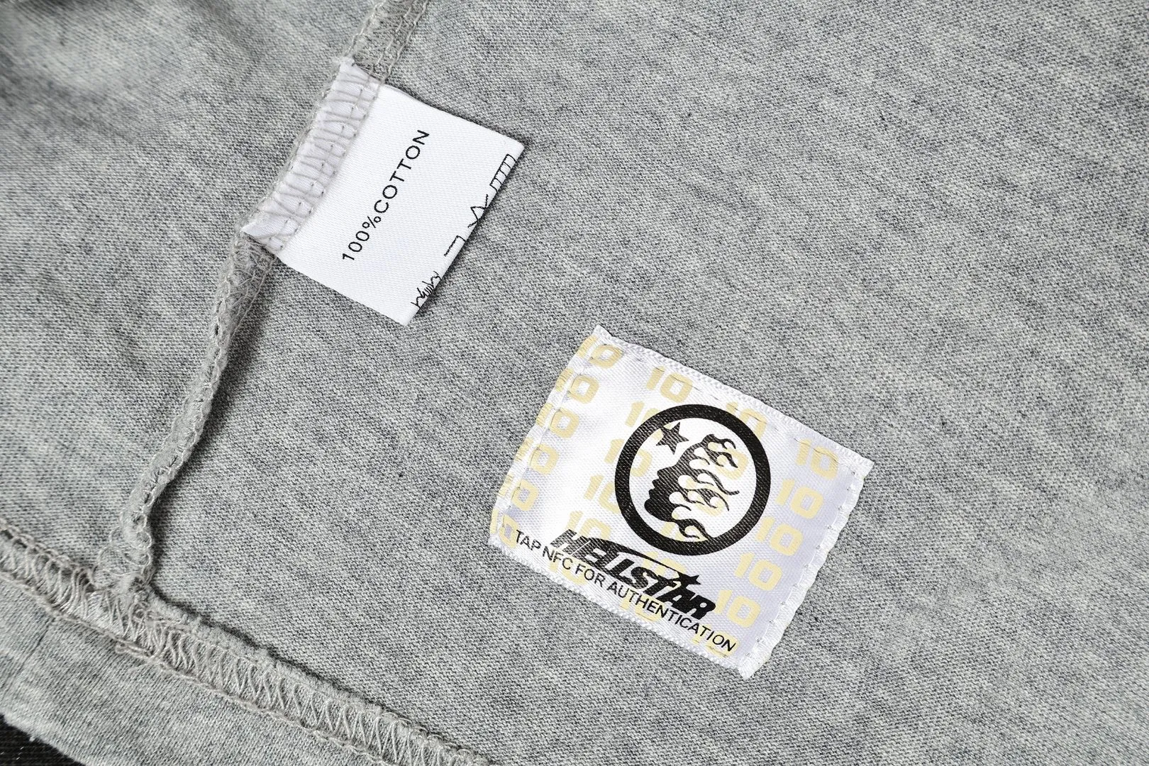 P134 Hellstar/Hellstar (actual shot) Craftsmanship: Washed and sprayed + holes + the whole piece is washed and frayed by hand Cross-border European and American style street brand pure cotton T-shirt Fabric (fabric): 32 count 250g washed combed double yarn pure cotton Size (size): S-M- L- X L Color (colour): Washed gray/washed black 👉