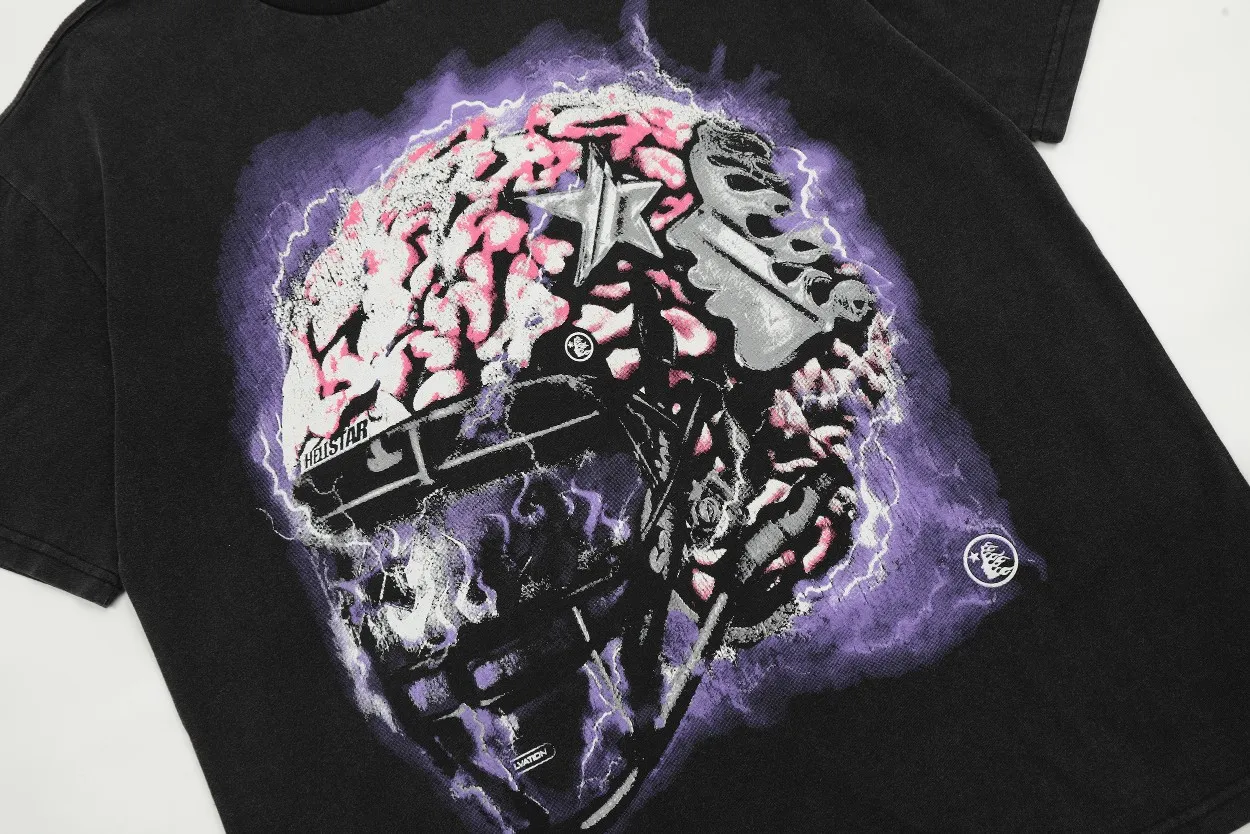 P134 Hellstar Studios Brain Helmet Short Sleeve Tee Shirt Black short-sleeved T-shirt The new hot beauty trend Hellstar!  Standard beauty and trendy workmanship, original customization (fabric, pattern, printing, hang tag, main mark, etc.), exaggerated style, explosive style, dare to break through tradition, bring adventurous new fashion experience!  YoungBoy, the most popular rapper in the youth circle, has shot a lot of models for him, and celebrities such as Dababy and Swae Lee frequently get dressed!  color: Vintage Black (washed black) size: S, M, L, XL