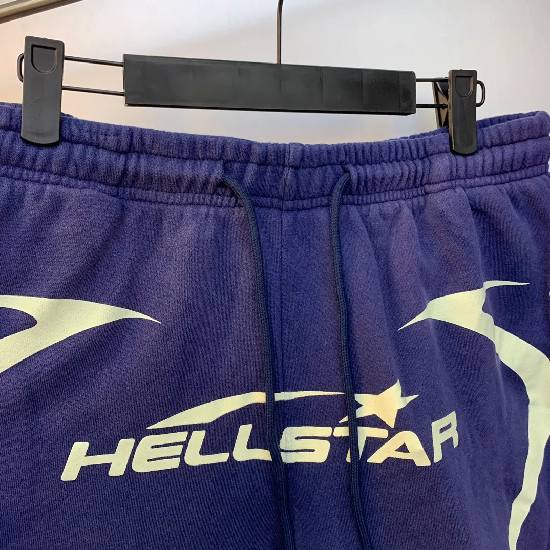 P150 Hellstar WARM UP SHORTS high-quality spray-on horse shorts, the new hot beauty trend Hellstar!  Standard beauty and trendy workmanship, original customization (fabric, pattern, printing, hang tag, main mark, etc.), exaggerated style, explosive style, dare to break through tradition, bring adventurous new fashion experience!   YoungBoy, the most popular rapper in the youth circle, has shot a lot of models for him, and celebrities such as Dababy and Swae Lee frequently get dressed!  Color: WHITE, RED, GREEN, Darkest Navy, BLACK Size: S, M, L, XL