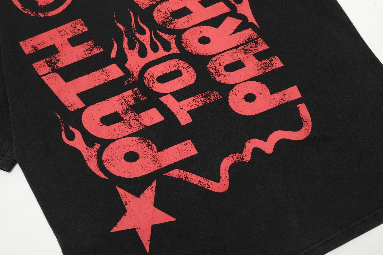 P126 Hellstar Studios Classic Logo Short Sleeve Tee Shirt Washed Black Short Sleeve T-shirt The new hot beauty trend Hellstar!  Standard beauty and trendy workmanship, original customization (fabric, pattern, printing, hang tag, main mark, etc.), exaggerated style, explosive style, dare to break through tradition, bring adventurous new fashion experience!  YoungBoy, the most popular rapper in the youth circle, has shot a lot of models for him, and celebrities such as Dababy and Swae Lee frequently get dressed!  color: Vintage Black (washed black) size: S, M, L, XL
