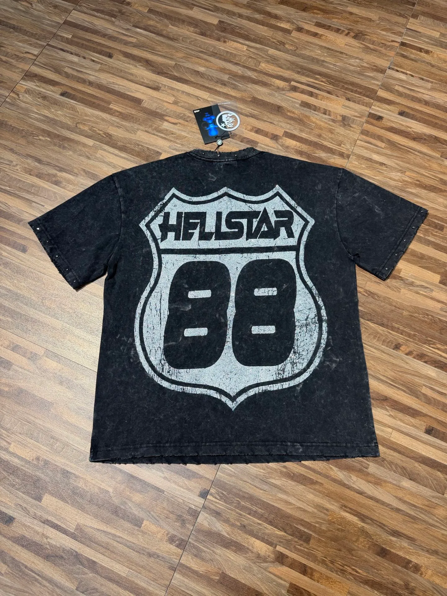 P134 Hellstar/Hell Star (actual shot) Craftsmanship: Washed retro whole piece worn + handmade gun beads + high-definition digital cross-border European and American style street brand pure cotton T-shirt Fabric (fabric): 32 pieces of 250g washed and combed double yarn pure cotton Size (size): S-M- L- X L Color (colour): Washed black