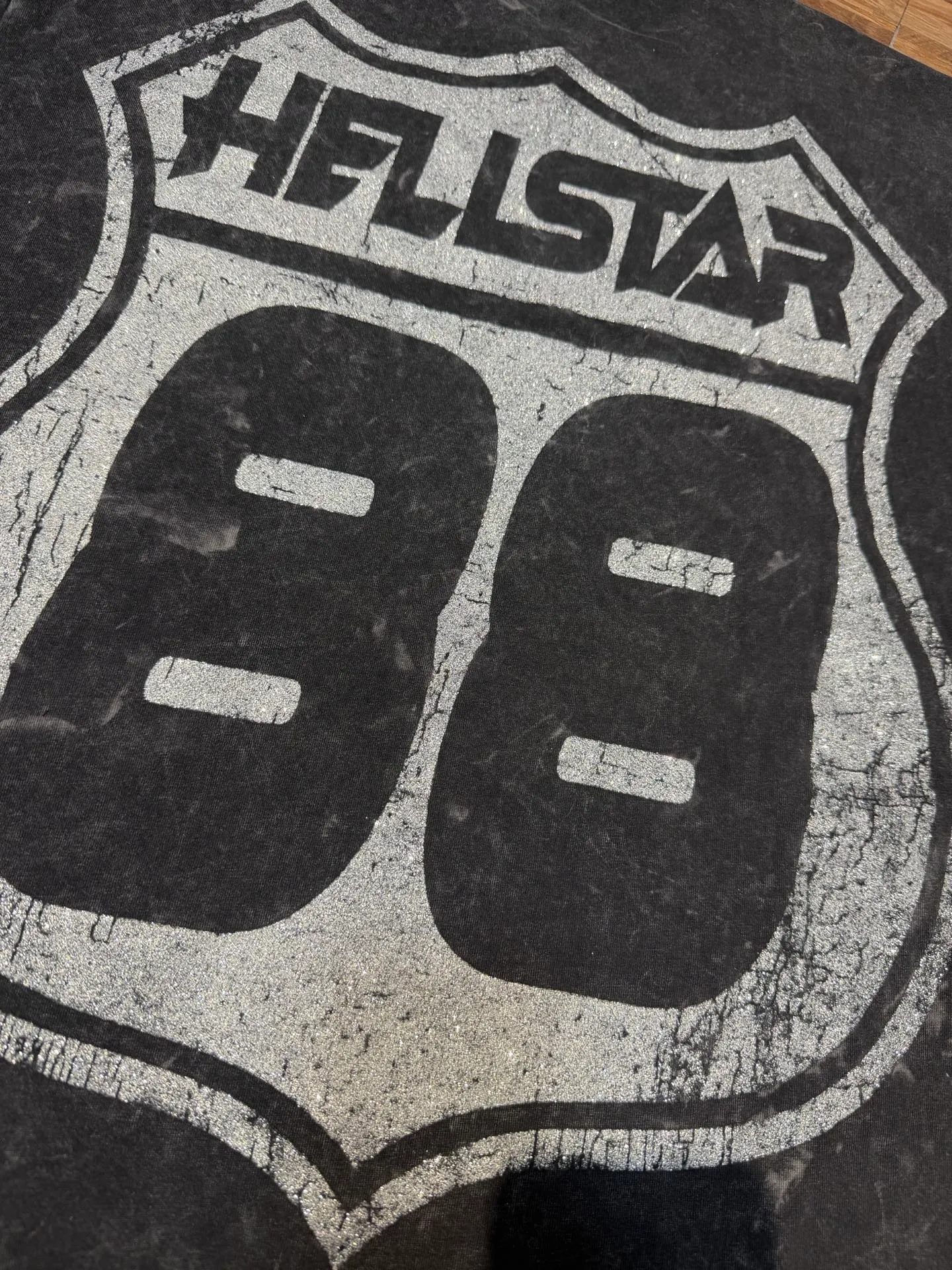 P134 Hellstar/Hell Star (actual shot) Craftsmanship: Washed retro whole piece worn + handmade gun beads + high-definition digital cross-border European and American style street brand pure cotton T-shirt Fabric (fabric): 32 pieces of 250g washed and combed double yarn pure cotton Size (size): S-M- L- X L Color (colour): Washed black
