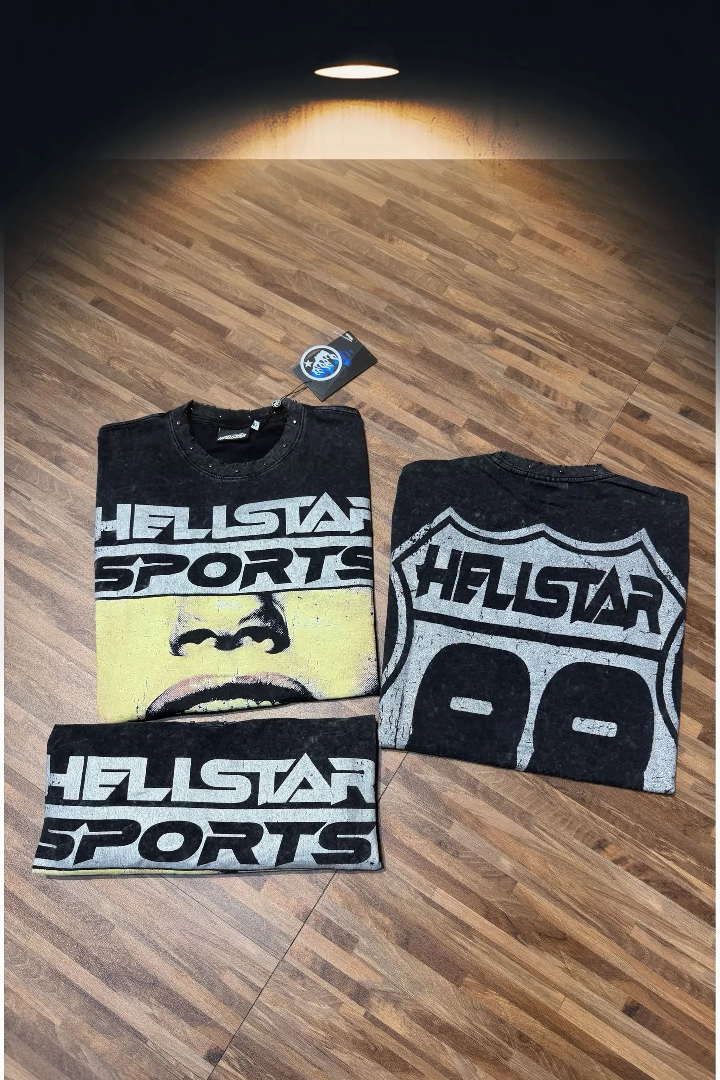P134 Hellstar/Hell Star (actual shot) Craftsmanship: Washed retro whole piece worn + handmade gun beads + high-definition digital cross-border European and American style street brand pure cotton T-shirt Fabric (fabric): 32 pieces of 250g washed and combed double yarn pure cotton Size (size): S-M- L- X L Color (colour): Washed black