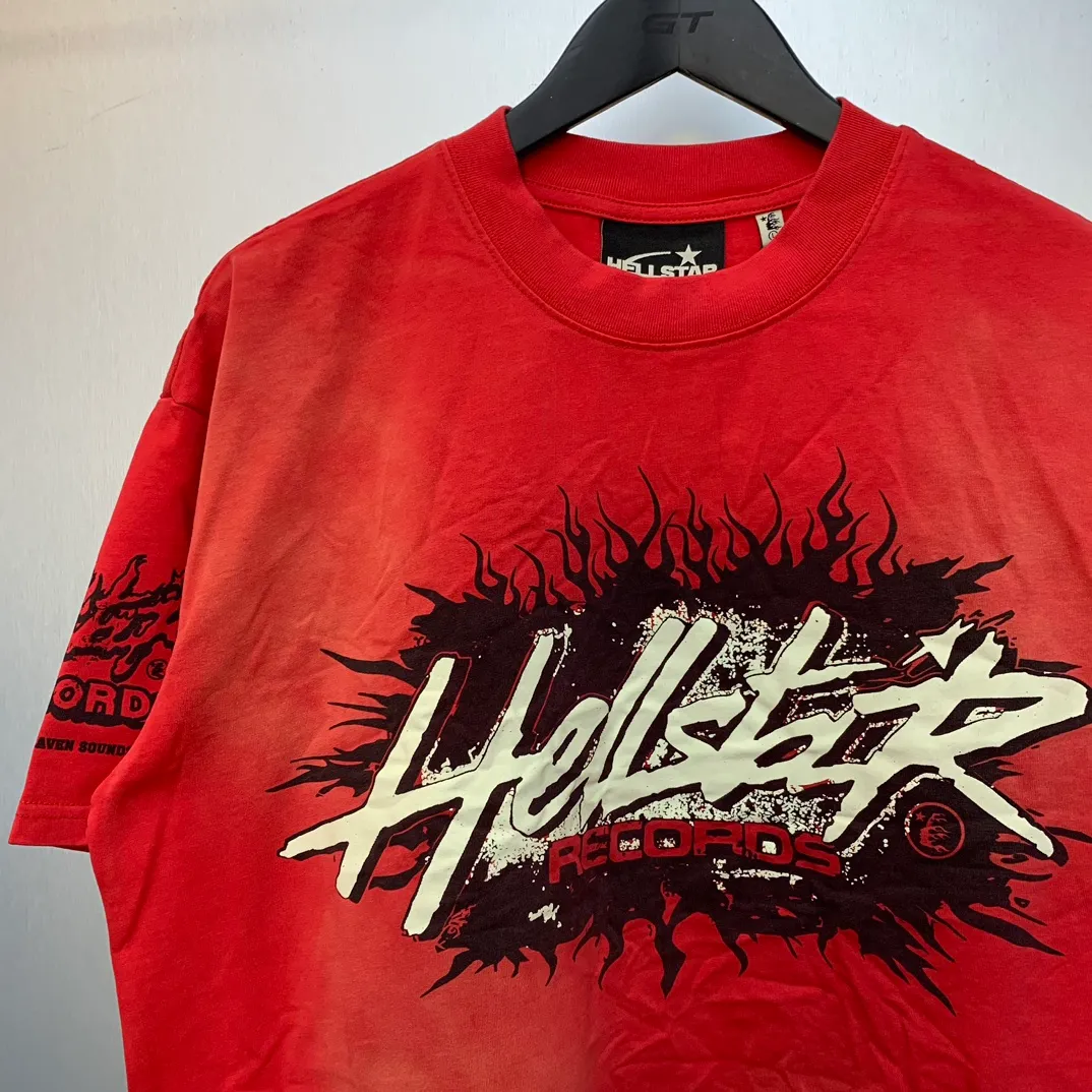 P126 HELLSTAR RECORDS T-SHIRT European and American trendy brand distressed pure cotton T-shirt short sleeves, the new hot beauty trend Hellstar!  Standard beauty and trendy workmanship, original customization (fabric, pattern, printing, hang tag, main mark, etc.), exaggerated style, explosive style, dare to break through tradition, bring adventurous new fashion experience!   YoungBoy, the most popular rapper in the youth circle, has shot a lot of models for him, and celebrities such as Dababy and Swae Lee frequently get dressed!  color: red Size: S, M, L, XL