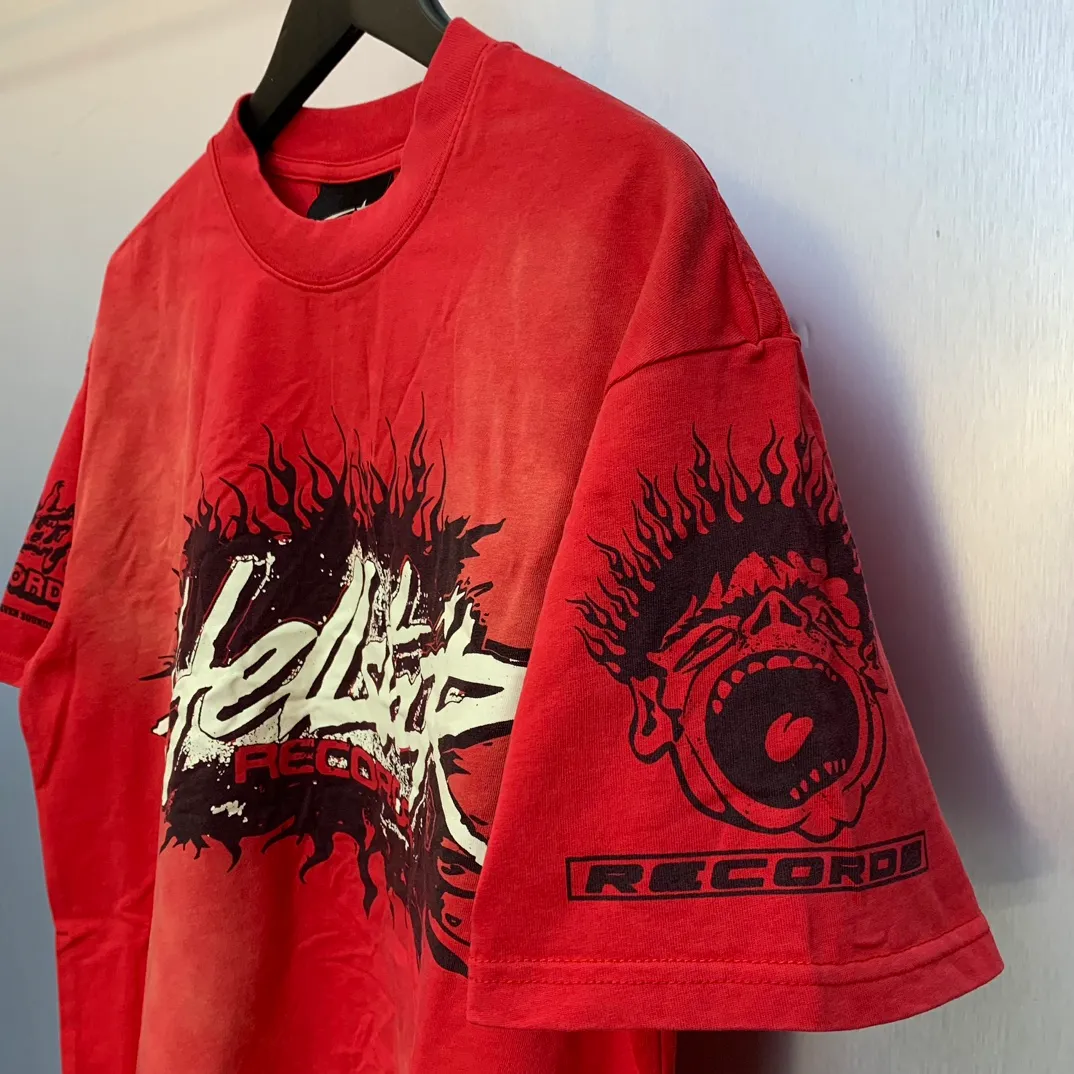 P126 HELLSTAR RECORDS T-SHIRT European and American trendy brand distressed pure cotton T-shirt short sleeves, the new hot beauty trend Hellstar!  Standard beauty and trendy workmanship, original customization (fabric, pattern, printing, hang tag, main mark, etc.), exaggerated style, explosive style, dare to break through tradition, bring adventurous new fashion experience!   YoungBoy, the most popular rapper in the youth circle, has shot a lot of models for him, and celebrities such as Dababy and Swae Lee frequently get dressed!  color: red Size: S, M, L, XL