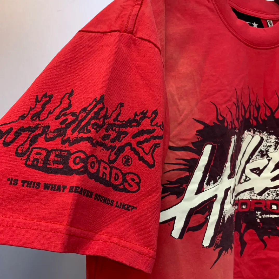 P126 HELLSTAR RECORDS T-SHIRT European and American trendy brand distressed pure cotton T-shirt short sleeves, the new hot beauty trend Hellstar!  Standard beauty and trendy workmanship, original customization (fabric, pattern, printing, hang tag, main mark, etc.), exaggerated style, explosive style, dare to break through tradition, bring adventurous new fashion experience!   YoungBoy, the most popular rapper in the youth circle, has shot a lot of models for him, and celebrities such as Dababy and Swae Lee frequently get dressed!  color: red Size: S, M, L, XL