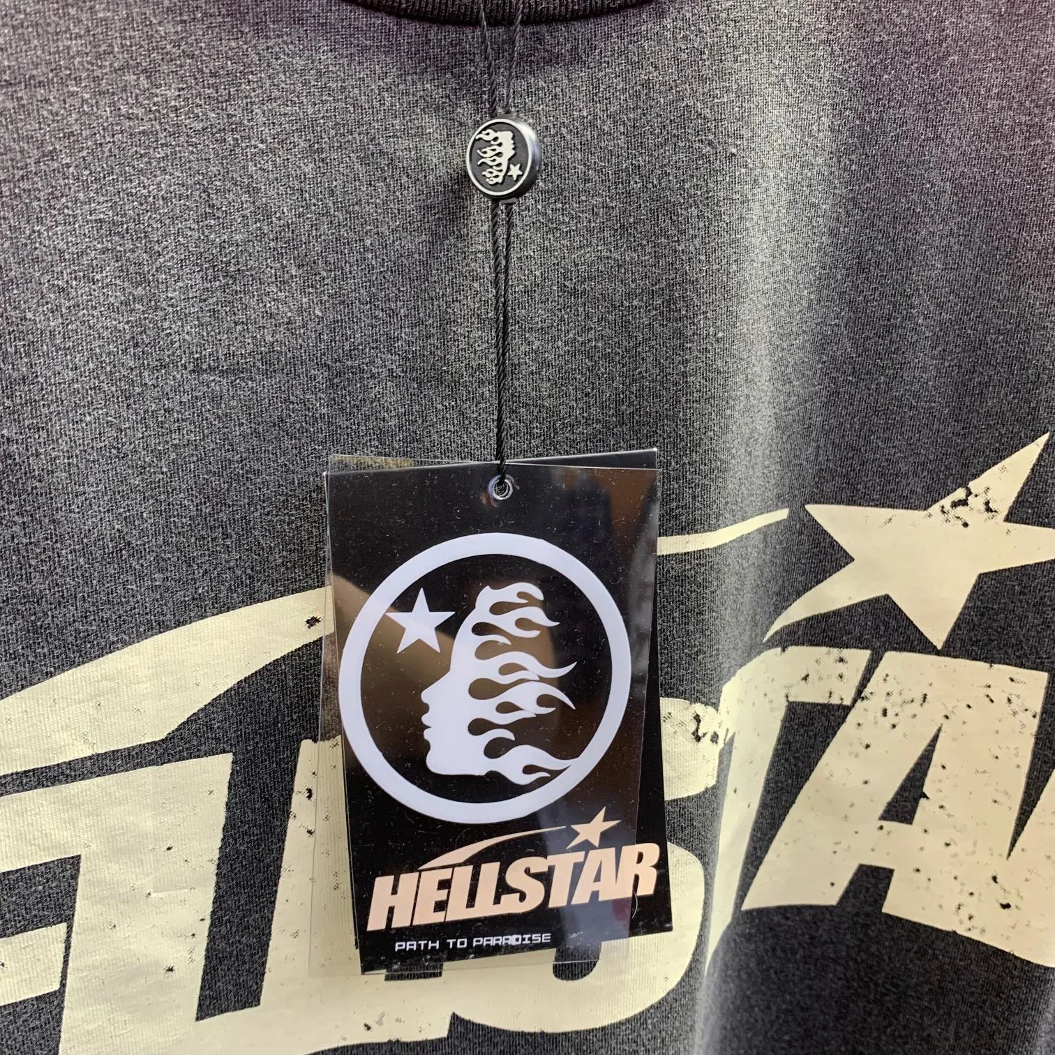 P126 Hellstar Studios Classic Logo Short Sleeve Tee Shirt Washed Black Short Sleeve T-shirt The new hot beauty trend Hellstar!  Standard beauty and trendy workmanship, original customization (fabric, pattern, printing, hang tag, main mark, etc.), exaggerated style, explosive style, dare to break through tradition, bring adventurous new fashion experience!  YoungBoy, the most popular rapper in the youth circle, has shot a lot of models for him, and celebrities such as Dababy and Swae Lee frequently get dressed!  color: Vintage Black (washed black) size: S, M, L, XL