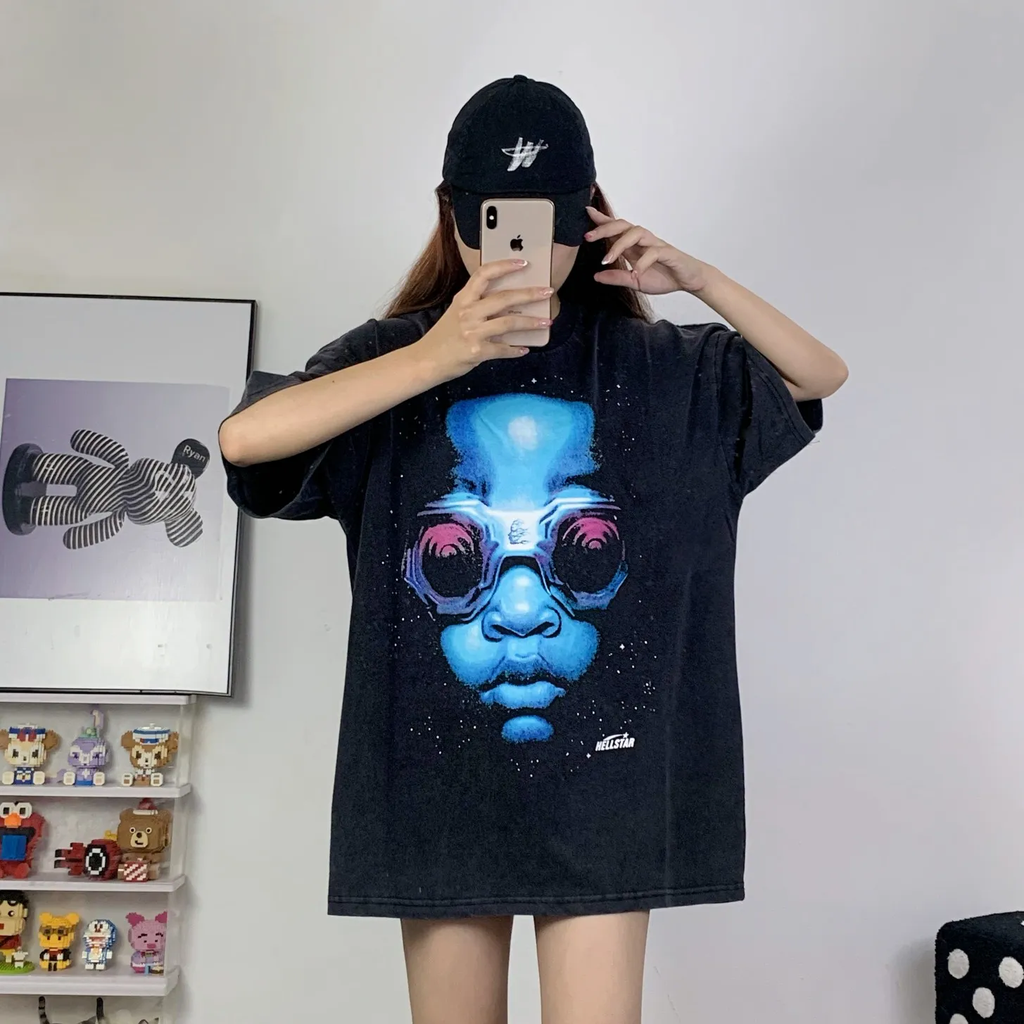 P134 Hellstar Studios Goggles Short Sleeve Tee Shirt Washed Black Short Sleeve T-shirt The new hot beauty trend Hellstar!  Standard beauty and trendy workmanship, original customization (fabric, pattern, printing, hang tag, main mark, etc.), exaggerated style, explosive style, dare to break through tradition, bring adventurous new fashion experience!  YoungBoy, the most popular rapper in the youth circle, has shot a lot of models for him, and celebrities such as Dababy and Swae Lee frequently get dressed!  color: Vintage Black (washed black) size: S, M, L, XL