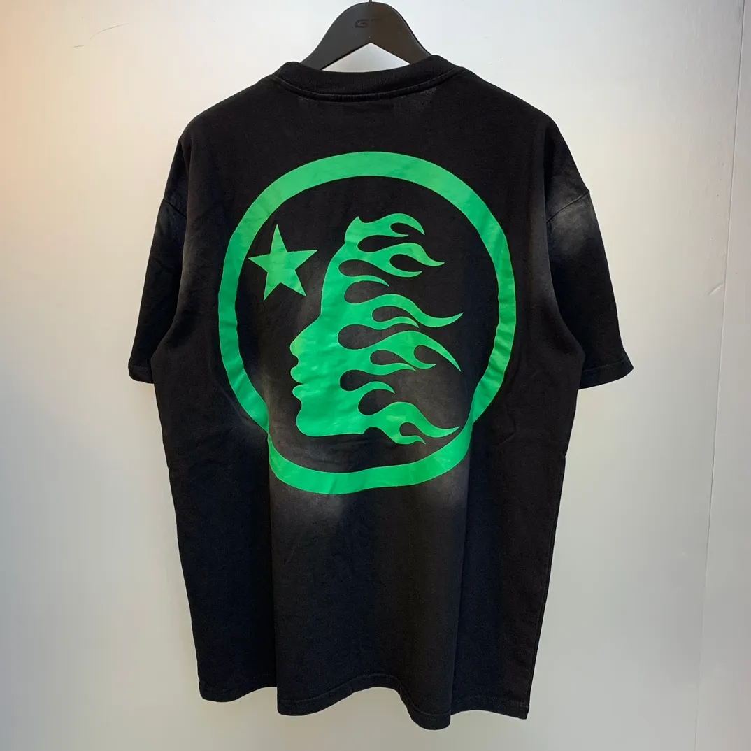 P126 Hellstar Studios Classic Green Logo Short Sleeve Tee Shirt Washed Black Short Sleeve T-shirt The new hot beauty trend Hellstar!  Standard beauty and trendy workmanship, original customization (fabric, pattern, printing, hang tag, main mark, etc.), exaggerated style, explosive style, dare to break through tradition, bring adventurous new fashion experience!   YoungBoy, the most popular rapper in the youth circle, has shot a lot of models for him, and celebrities such as Dababy and Swae Lee frequently get dressed!  color: black Size: S, M, L, XL