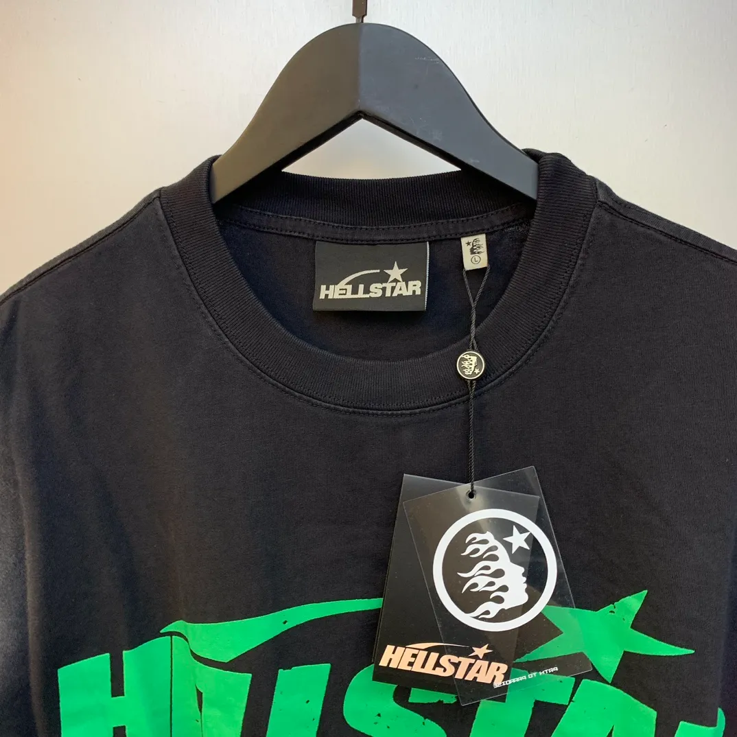 P126 Hellstar Studios Classic Green Logo Short Sleeve Tee Shirt Washed Black Short Sleeve T-shirt The new hot beauty trend Hellstar!  Standard beauty and trendy workmanship, original customization (fabric, pattern, printing, hang tag, main mark, etc.), exaggerated style, explosive style, dare to break through tradition, bring adventurous new fashion experience!   YoungBoy, the most popular rapper in the youth circle, has shot a lot of models for him, and celebrities such as Dababy and Swae Lee frequently get dressed!  color: black Size: S, M, L, XL
