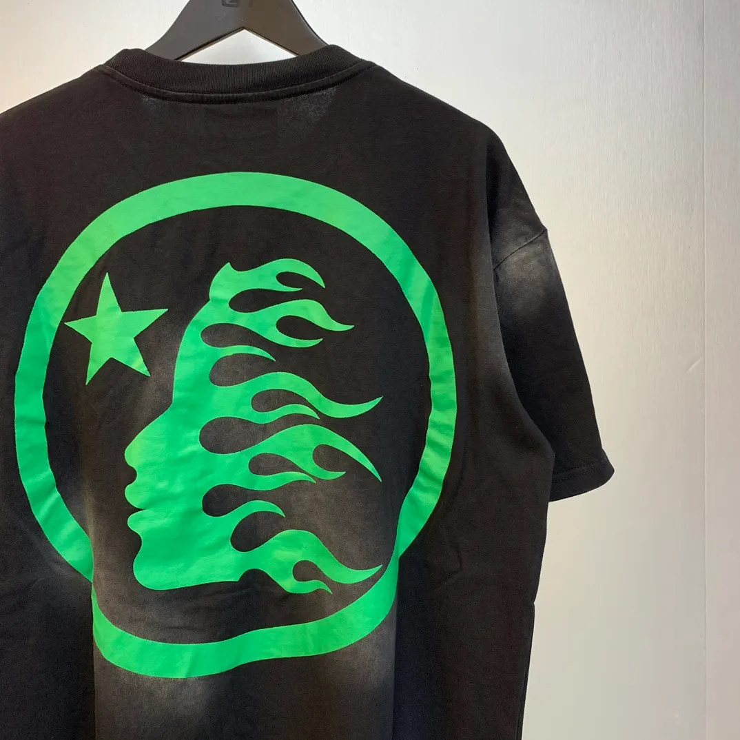 P126 Hellstar Studios Classic Green Logo Short Sleeve Tee Shirt Washed Black Short Sleeve T-shirt The new hot beauty trend Hellstar!  Standard beauty and trendy workmanship, original customization (fabric, pattern, printing, hang tag, main mark, etc.), exaggerated style, explosive style, dare to break through tradition, bring adventurous new fashion experience!   YoungBoy, the most popular rapper in the youth circle, has shot a lot of models for him, and celebrities such as Dababy and Swae Lee frequently get dressed!  color: black Size: S, M, L, XL