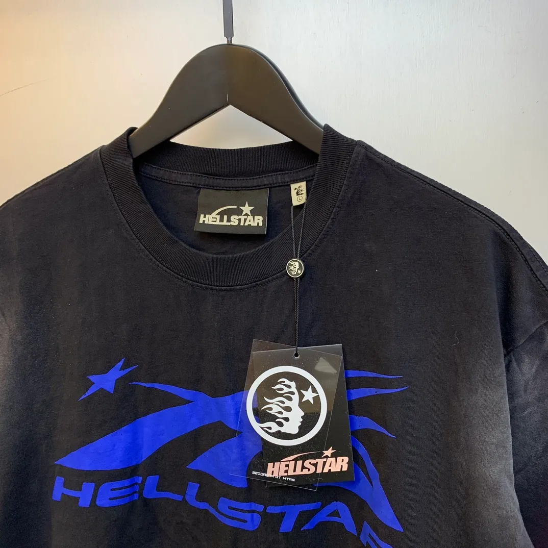 P126 HELLSTAR SPORTS CORE LOGO GEL T-SHIRT American fashion spray Ma Liu short-sleeved T-shirt The new hot beauty fashion Hellstar!  Standard beauty and trendy workmanship, original customization (fabric, pattern, printing, hang tag, main mark, etc.), exaggerated style, explosive style, dare to break through tradition, bring adventurous new fashion experience!   YoungBoy, the most popular rapper in the youth circle, has shot a lot of models for him, and celebrities such as Dababy and Swae Lee frequently get dressed!  color: black size: S, M, L, XL