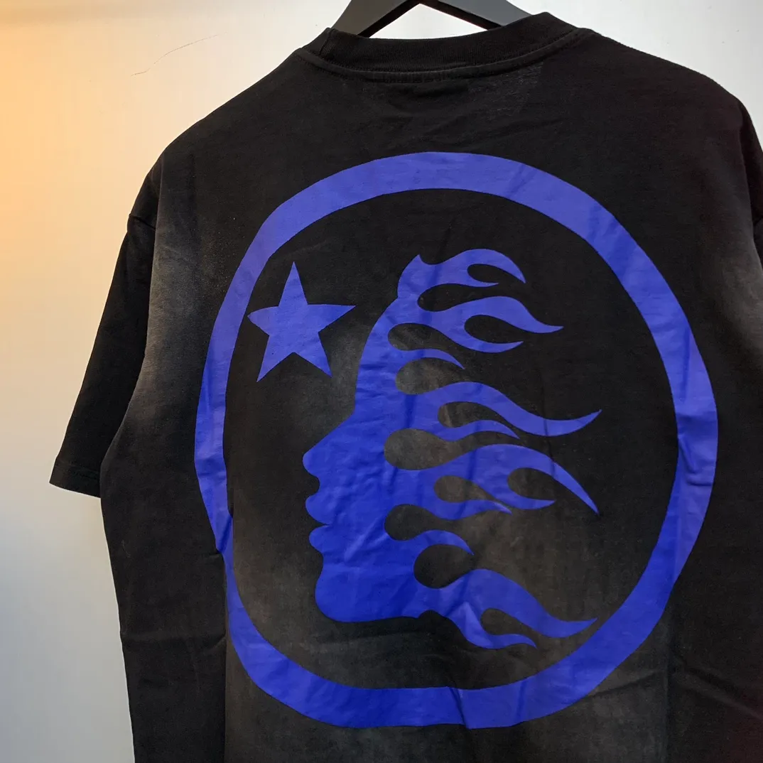 P126 HELLSTAR SPORTS CORE LOGO GEL T-SHIRT American fashion spray Ma Liu short-sleeved T-shirt The new hot beauty fashion Hellstar!  Standard beauty and trendy workmanship, original customization (fabric, pattern, printing, hang tag, main mark, etc.), exaggerated style, explosive style, dare to break through tradition, bring adventurous new fashion experience!   YoungBoy, the most popular rapper in the youth circle, has shot a lot of models for him, and celebrities such as Dababy and Swae Lee frequently get dressed!  color: black size: S, M, L, XL