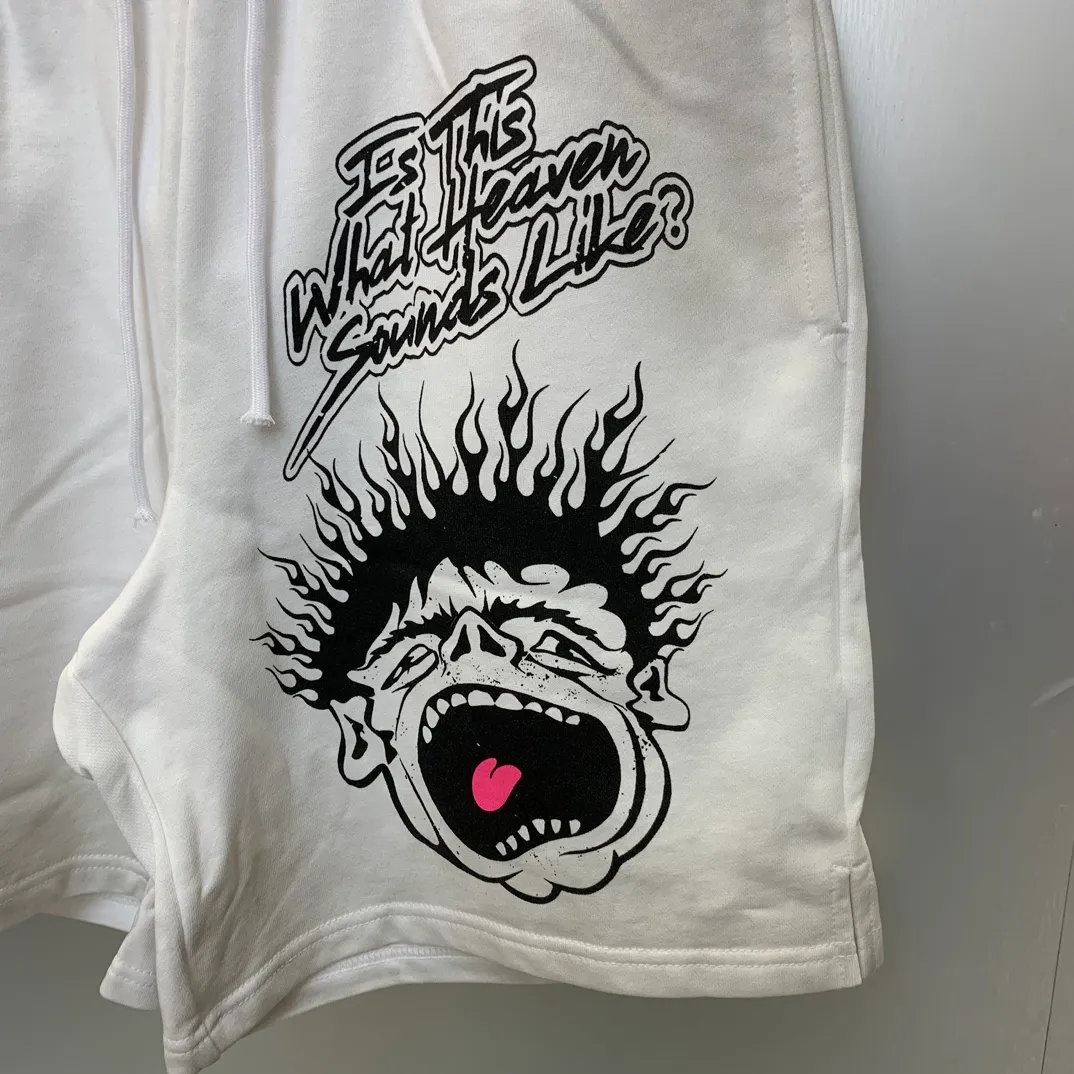 P150 HELLSTAR RECORDS SHORTS High-quality pure cotton shorts, the new hot beauty trend Hellstar!  Standard beauty and trendy workmanship, original customization (fabric, pattern, printing, hang tag, main mark, etc.), exaggerated style, explosive style, dare to break through tradition, bring adventurous new fashion experience!   YoungBoy, the most popular rapper in the youth circle, has shot a lot of models for him, and celebrities such as Dababy and Swae Lee frequently get dressed!  color: WHITE Size: S, M, L, XL
