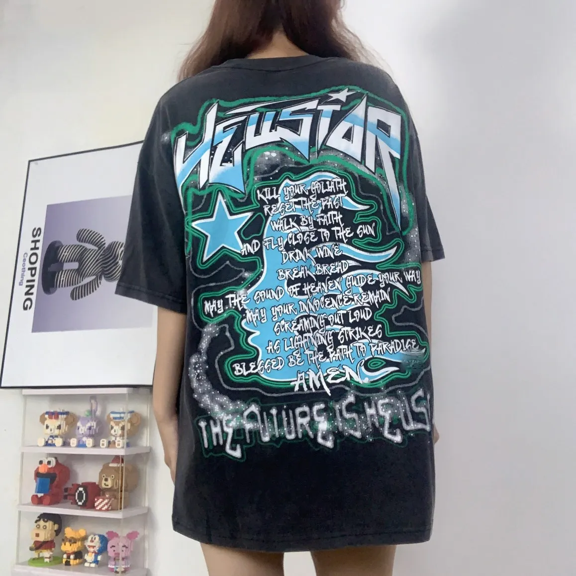 P126 Hellstar Studios The Future Short Sleeve Tee Shirt Washed Black Hellstar Future's washed and distressed short-sleeved T-shirt The new hot beauty trend Hellstar! Standard beauty and trendy workmanship, original customization (fabric, pattern, printing, hang tag, main mark, etc.), exaggerated style, explosive style, dare to break through tradition, bring adventurous new fashion experience!  YoungBoy, the most popular rapper in the youth circle, has shot a lot of models for him, and celebrities such as Dababy and Swae Lee frequently get dressed!  color: Vintage Black (washed black) size: S, M, L, XL