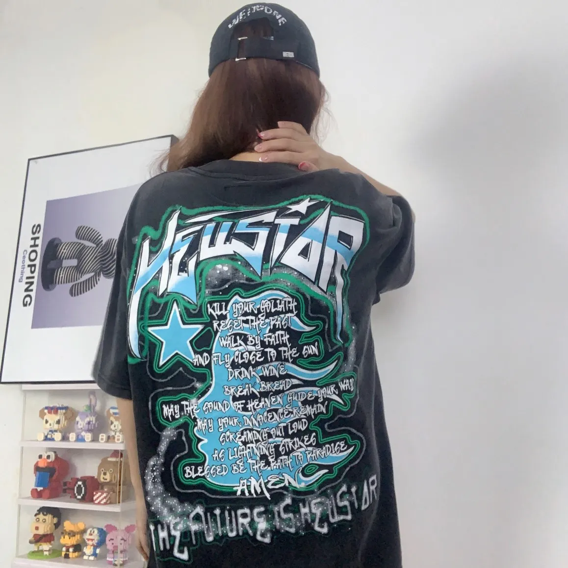 P126 Hellstar Studios The Future Short Sleeve Tee Shirt Washed Black Hellstar Future's washed and distressed short-sleeved T-shirt The new hot beauty trend Hellstar! Standard beauty and trendy workmanship, original customization (fabric, pattern, printing, hang tag, main mark, etc.), exaggerated style, explosive style, dare to break through tradition, bring adventurous new fashion experience!  YoungBoy, the most popular rapper in the youth circle, has shot a lot of models for him, and celebrities such as Dababy and Swae Lee frequently get dressed!  color: Vintage Black (washed black) size: S, M, L, XL