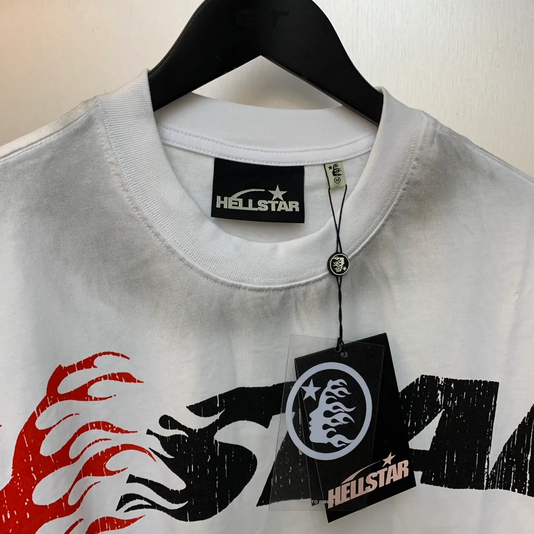 P126 HELLSTAR STUDIOS CARTOON LOGO T-SHIRT Spray Ma Liu Distressed T-shirt The new hot beauty trend Hellstar!  Standard beauty and trendy workmanship, original customization (fabric, pattern, printing, hang tag, main mark, etc.), exaggerated style, explosive style, dare to break through tradition, bring adventurous new fashion experience!   YoungBoy, the most popular rapper in the youth circle, has shot a lot of models for him, and celebrities such as Dababy and Swae Lee frequently get dressed!  color: white Size: S, M, L, XL