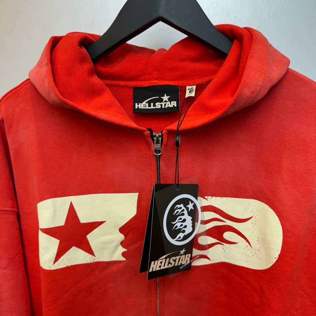 P240 HELLSTAR STUDIOS ZIP HOODIE Beauty and fashion washable water spray Ma Liu distressed hoodie sweatshirt jacket The new hot beauty trend Hellstar!  Standard beauty and trendy workmanship, original customization (fabric, pattern, printing, hang tag, main mark, etc.), exaggerated style, explosive style, dare to break through tradition, bring adventurous new fashion experience!   YoungBoy, the most popular rapper in the youth circle, has shot a lot of models for him, and celebrities such as Dababy and Swae Lee frequently get dressed!  color: RED Size: S, M, L, XL