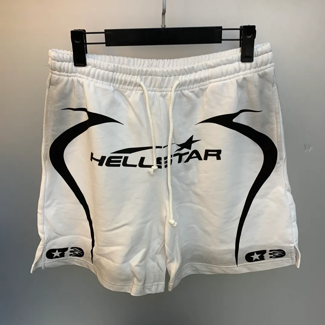 P150 Hellstar WARM UP SHORTS high-quality spray-on horse shorts, the new hot beauty trend Hellstar!  Standard beauty and trendy workmanship, original customization (fabric, pattern, printing, hang tag, main mark, etc.), exaggerated style, explosive style, dare to break through tradition, bring adventurous new fashion experience!   YoungBoy, the most popular rapper in the youth circle, has shot a lot of models for him, and celebrities such as Dababy and Swae Lee frequently get dressed!  Color: WHITE, RED, GREEN, Darkest Navy, BLACK Size: S, M, L, XL
