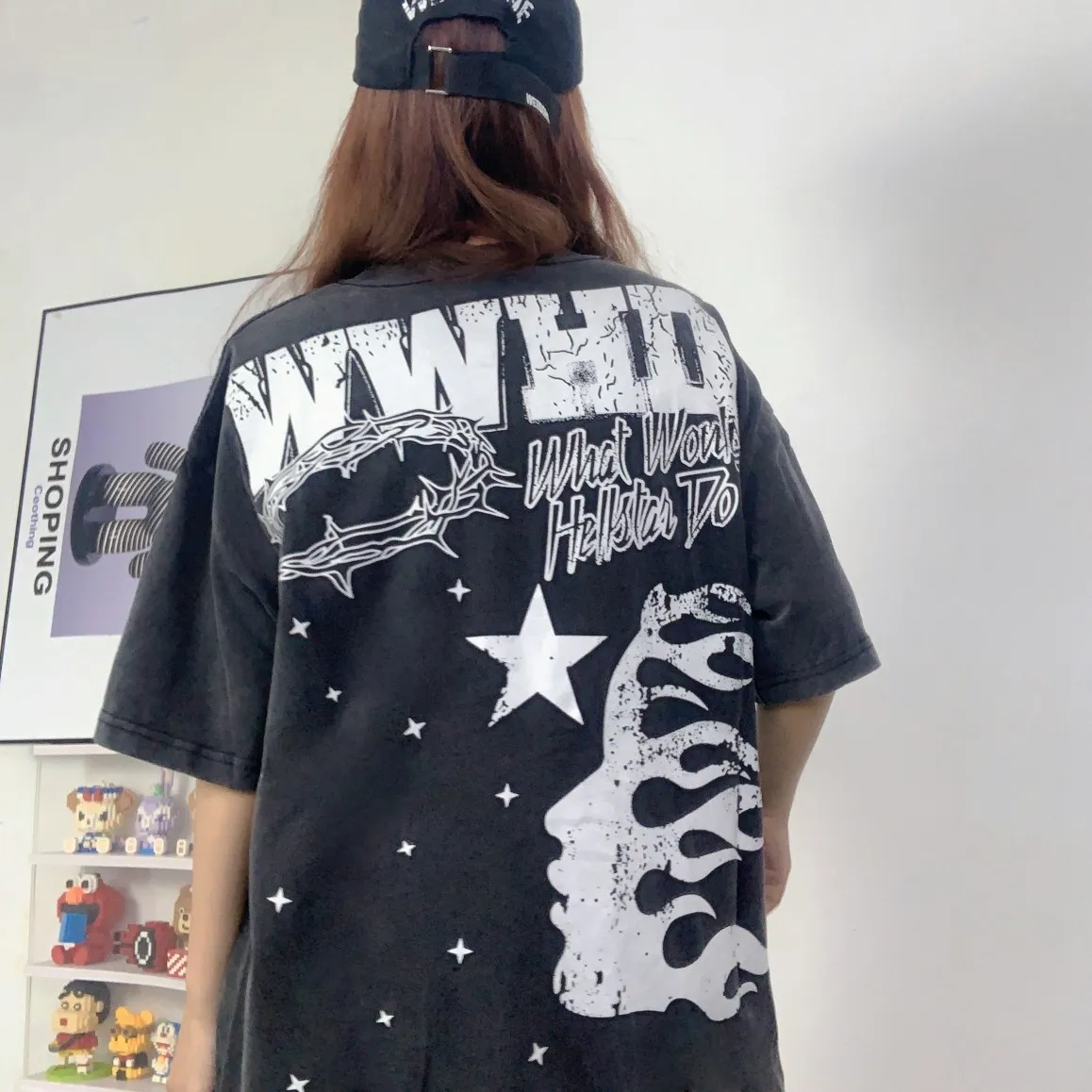 P126 Hellstar WWHD GOD Tshirt Hellstar washed and distressed short-sleeved T-shirt The new hot beauty trend Hellstar!  Standard beauty and trendy workmanship, original customization (fabric, pattern, printing, hang tag, main mark, etc.), exaggerated style, explosive style, dare to break through tradition, bring adventurous new fashion experience!  YoungBoy, the most popular rapper in the youth circle, has shot a lot of models for him, and celebrities such as Dababy and Swae Lee frequently get dressed!  color: Vintage Black (washed black) size: S, M, L, XL