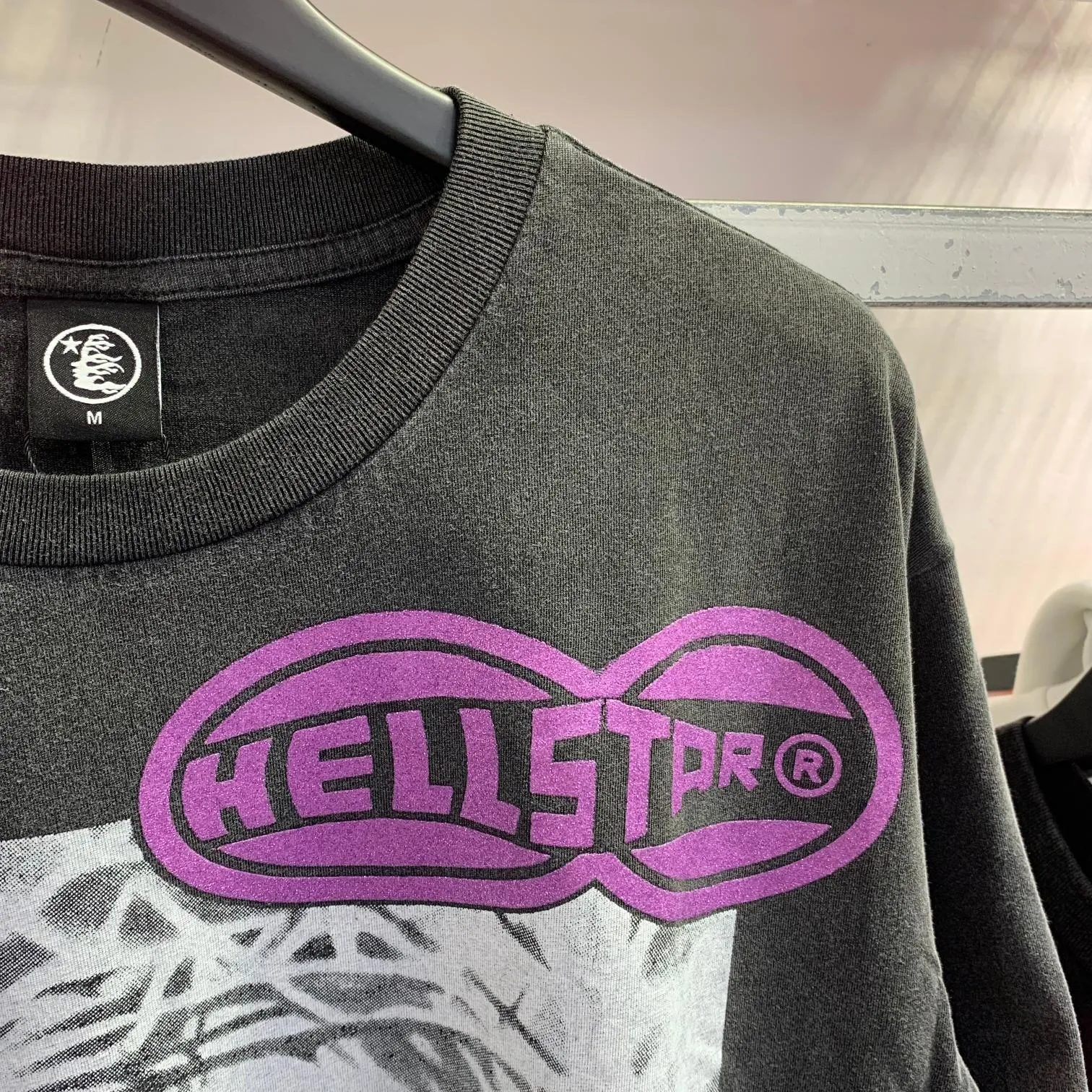 P126 Hellstar WWHD GOD Tshirt Hellstar washed and distressed short-sleeved T-shirt The new hot beauty trend Hellstar!  Standard beauty and trendy workmanship, original customization (fabric, pattern, printing, hang tag, main mark, etc.), exaggerated style, explosive style, dare to break through tradition, bring adventurous new fashion experience!  YoungBoy, the most popular rapper in the youth circle, has shot a lot of models for him, and celebrities such as Dababy and Swae Lee frequently get dressed!  color: Vintage Black (washed black) size: S, M, L, XL