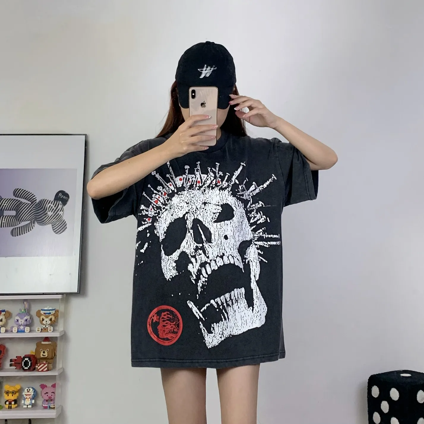 P134 Hellstar "Nailed Skull" Tee short-sleeved T-shirt The new hot beauty trend Hellstar! Standard beauty and trendy workmanship, original customization (fabric, pattern, printing, hang tag, main mark, etc.), exaggerated style, explosive style, dare to break through tradition, bring adventurous new fashion experience!   YoungBoy, the most popular rapper in the youth circle, has shot a lot of models for him, and celebrities such as Dababy and Swae Lee frequently get dressed!   color: Vintage Black (washed black) size: S, M, L, XL