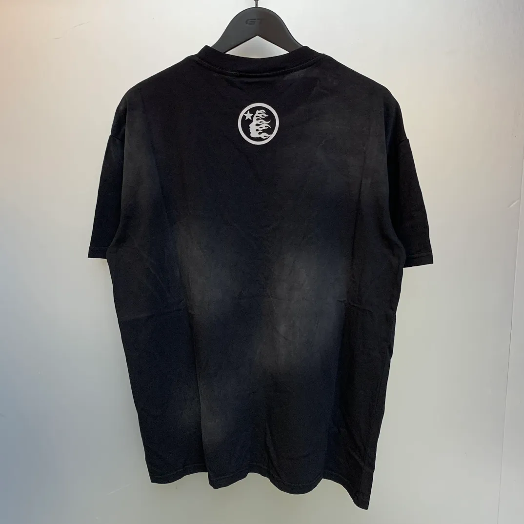 P126 HELLSTAR BOX LOGO T-SHIRT Spray Horse T-shirt Short Sleeves The new hot beauty trend Hellstar!  Standard beauty and trendy workmanship, original customization (fabric, pattern, printing, hang tag, main mark, etc.), exaggerated style, explosive style, dare to break through tradition, bring adventurous new fashion experience!   YoungBoy, the most popular rapper in the youth circle, has shot a lot of models for him, and celebrities such as Dababy and Swae Lee frequently get dressed!  color: black Size: S, M, L, XL