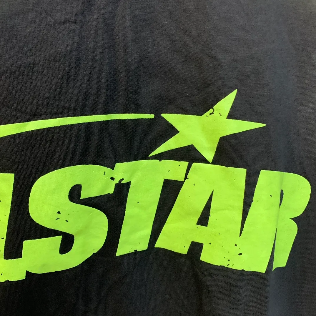 P126 Hellstar Studios Classic LOGO Black Green Short Sleeve Tee Shirt Spray Ma Liu T-shirt short sleeve, the new hot beauty trend Hellstar!  Standard beauty and trendy workmanship, original customization (fabric, pattern, printing, hang tag, main mark, etc.), exaggerated style, explosive style, dare to break through tradition, bring adventurous new fashion experience!   YoungBoy, the most popular rapper in the youth circle, has shot a lot of models for him, and celebrities such as Dababy and Swae Lee frequently get dressed!  color: black Size: S, M, L, XL