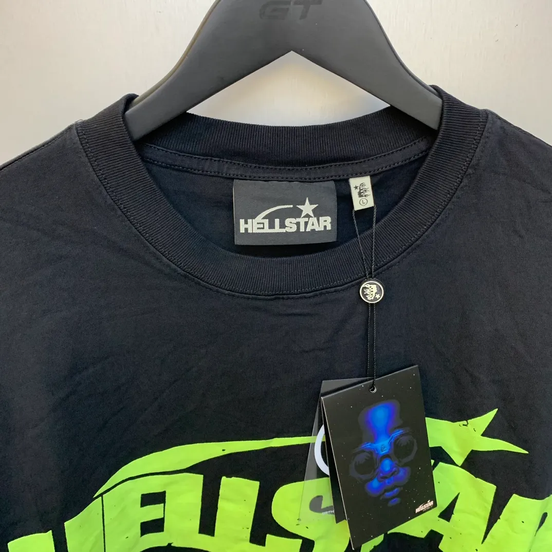 P126 Hellstar Studios Classic LOGO Black Green Short Sleeve Tee Shirt Spray Ma Liu T-shirt short sleeve, the new hot beauty trend Hellstar!  Standard beauty and trendy workmanship, original customization (fabric, pattern, printing, hang tag, main mark, etc.), exaggerated style, explosive style, dare to break through tradition, bring adventurous new fashion experience!   YoungBoy, the most popular rapper in the youth circle, has shot a lot of models for him, and celebrities such as Dababy and Swae Lee frequently get dressed!  color: black Size: S, M, L, XL