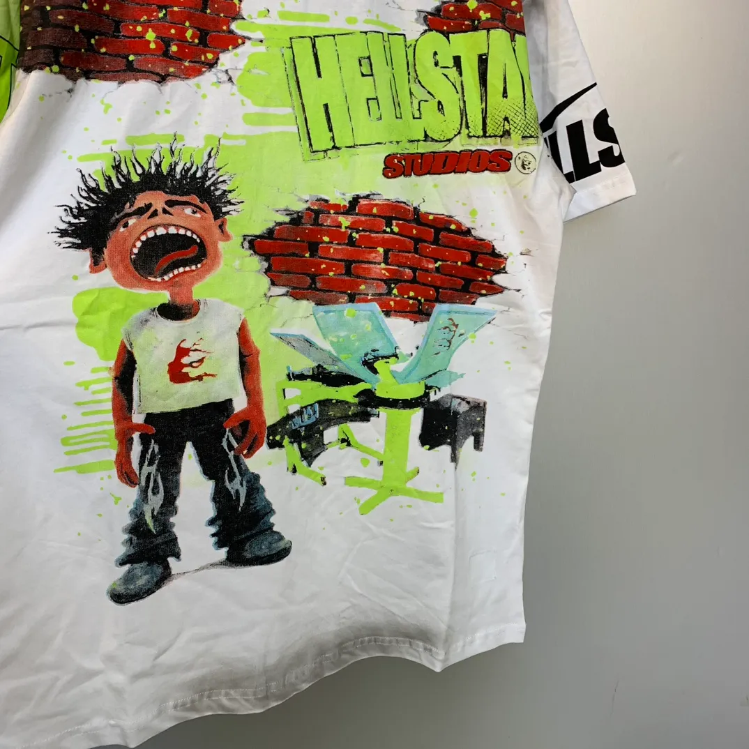 P134 HELLSTAR STUDIOS BRICK WALL T-SHIRT High-quality brick wall printed distressed short-sleeves The new hot beauty trend Hellstar!  Standard beauty and trendy workmanship, original customization (fabric, pattern, printing, hang tag, main mark, etc.), exaggerated style, explosive style, dare to break through tradition, bring adventurous new fashion experience!   YoungBoy, the most popular rapper in the youth circle, has shot a lot of models for him, and celebrities such as Dababy and Swae Lee frequently get dressed!  color: white Size: S, M, L, XL