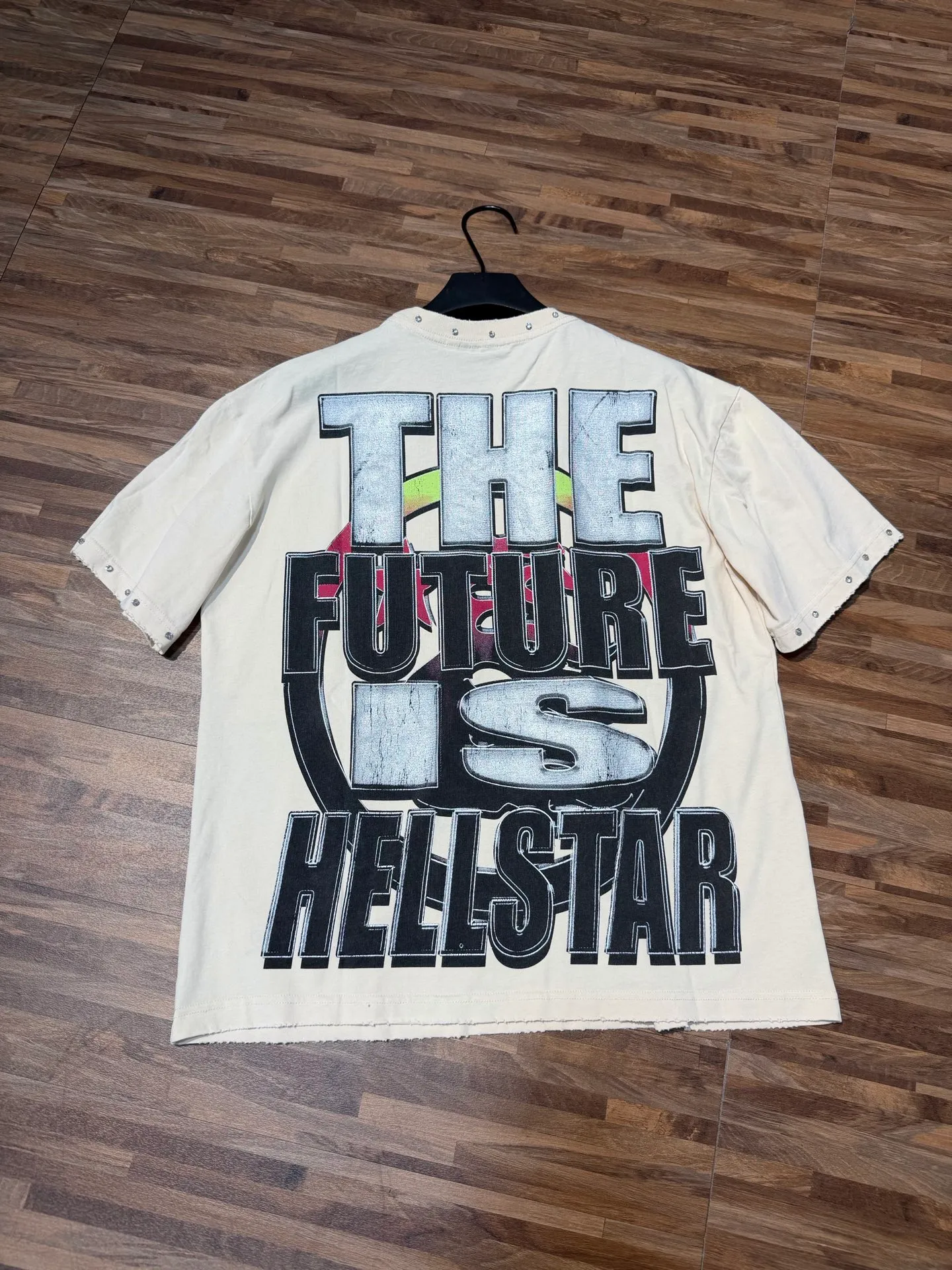 P134 Hellstar/Hellstar (actual shot) Craftsmanship: Washed retro whole piece worn + hand-made drilling + hot stamping digital printing Cross-border European and American style street fashion brand pure cotton T-shirt Fabric (fabric): 32 pieces of 250g washed and combed double yarn pure cotton Size (size): S-M- L- X L Color (colour): Washed Mi Xing