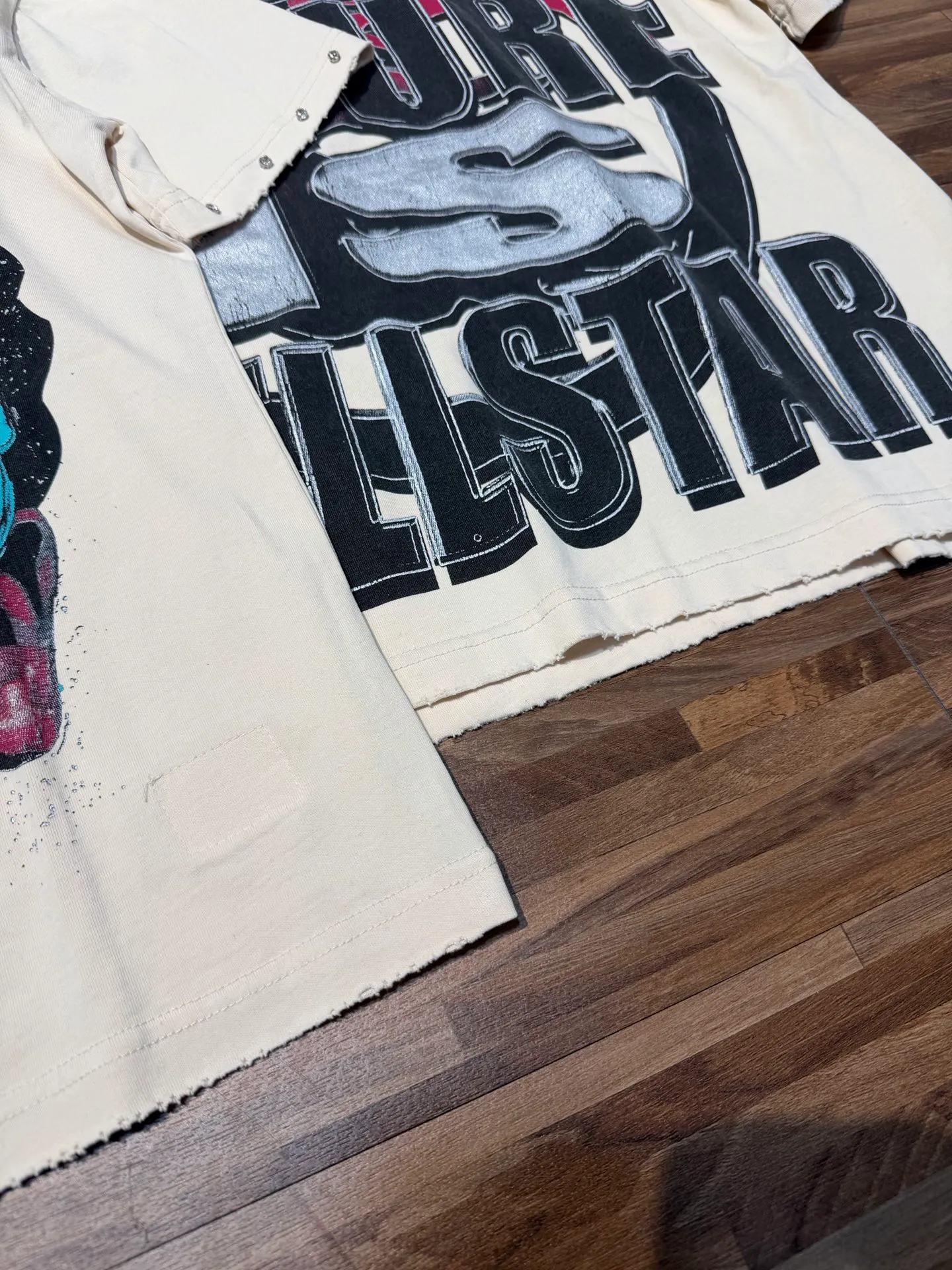 P134 Hellstar/Hellstar (actual shot) Craftsmanship: Washed retro whole piece worn + hand-made drilling + hot stamping digital printing Cross-border European and American style street fashion brand pure cotton T-shirt Fabric (fabric): 32 pieces of 250g washed and combed double yarn pure cotton Size (size): S-M- L- X L Color (colour): Washed Mi Xing