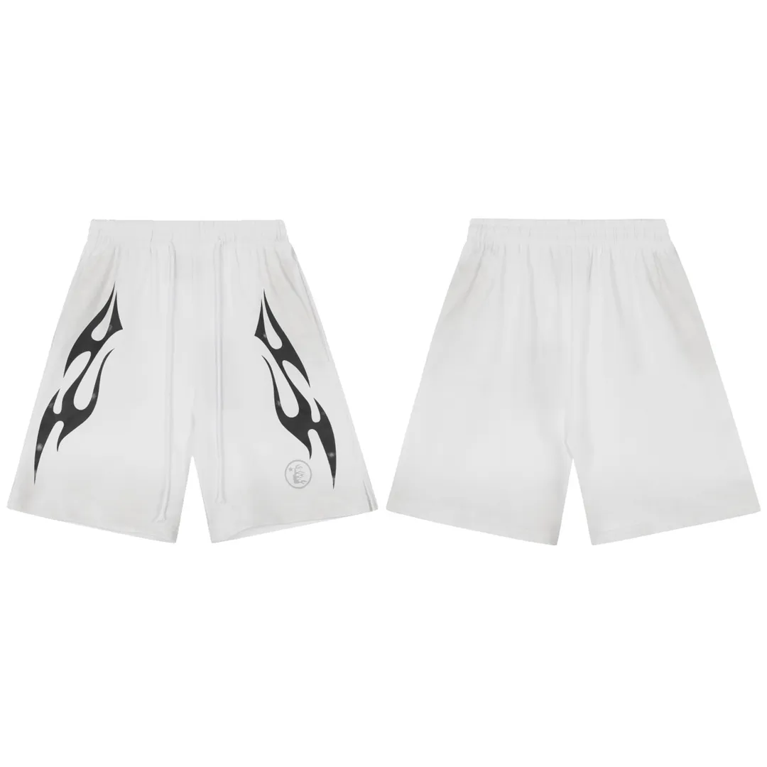 P150 7-color FLAME SHORTS Hellstar high-quality spray-on shorts, the new hot beauty trend Hellstar!  Standard beauty and trendy workmanship, original customization (fabric, pattern, printing, hang tag, main mark, etc.), exaggerated style, explosive style, dare to break through tradition, bring adventurous new fashion experience!   YoungBoy, the most popular rapper in the youth circle, has shot a lot of models for him, and celebrities such as Dababy and Swae Lee frequently get dressed!  Color: WHITE, Black red, Black green, Purple, Blue, Gray, Yellow Size: S, M, L, XL