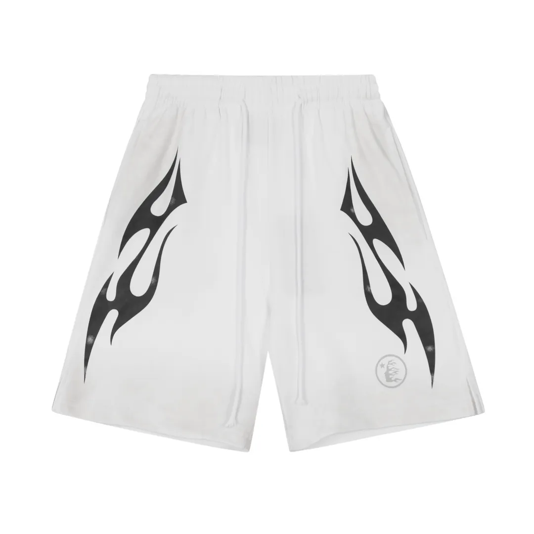 P150 7-color FLAME SHORTS Hellstar high-quality spray-on shorts, the new hot beauty trend Hellstar!  Standard beauty and trendy workmanship, original customization (fabric, pattern, printing, hang tag, main mark, etc.), exaggerated style, explosive style, dare to break through tradition, bring adventurous new fashion experience!   YoungBoy, the most popular rapper in the youth circle, has shot a lot of models for him, and celebrities such as Dababy and Swae Lee frequently get dressed!  Color: WHITE, Black red, Black green, Purple, Blue, Gray, Yellow Size: S, M, L, XL