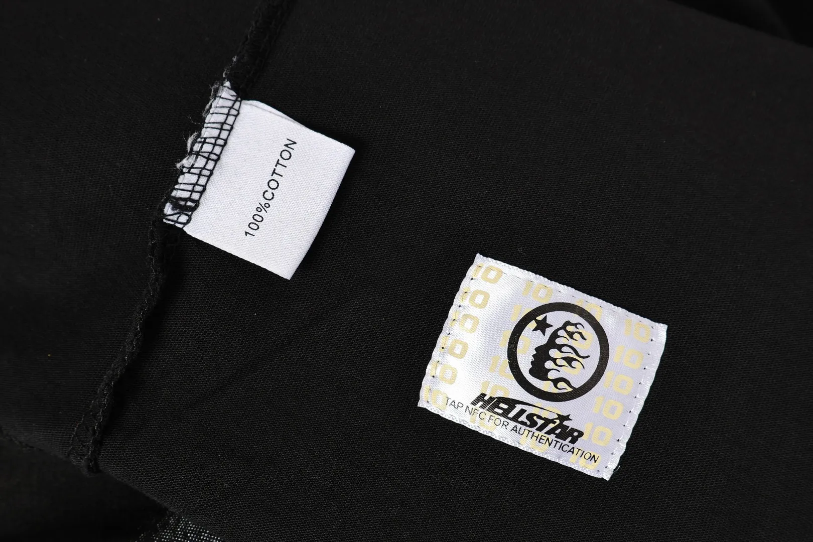 P134 Hellstar/Hellstar (actual shot) Craftsmanship: Washed and sprayed + holes + the whole piece washed and frayed Cross-border European and American style street brand pure cotton T-shirt Fabric (fabric): 32 pieces of 250g washed combed double yarn pure cotton Size (size): S-M- L- X L Color (colour): washed black/washed gray 👉