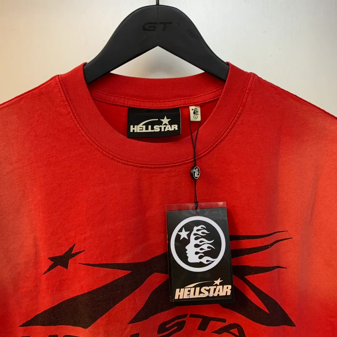 P126 Hellstar Studios Classic Short Sleeve Tee Shirt T-shirt Short Sleeve The new hot beauty trend Hellstar!  Standard beauty and trendy workmanship, original customization (fabric, pattern, printing, hang tag, main mark, etc.), exaggerated style, explosive style, dare to break through tradition, bring adventurous new fashion experience!   YoungBoy, the most popular rapper in the youth circle, has shot a lot of models for him, and celebrities such as Dababy and Swae Lee frequently get dressed!  color: red Size: S, M, L, XL
