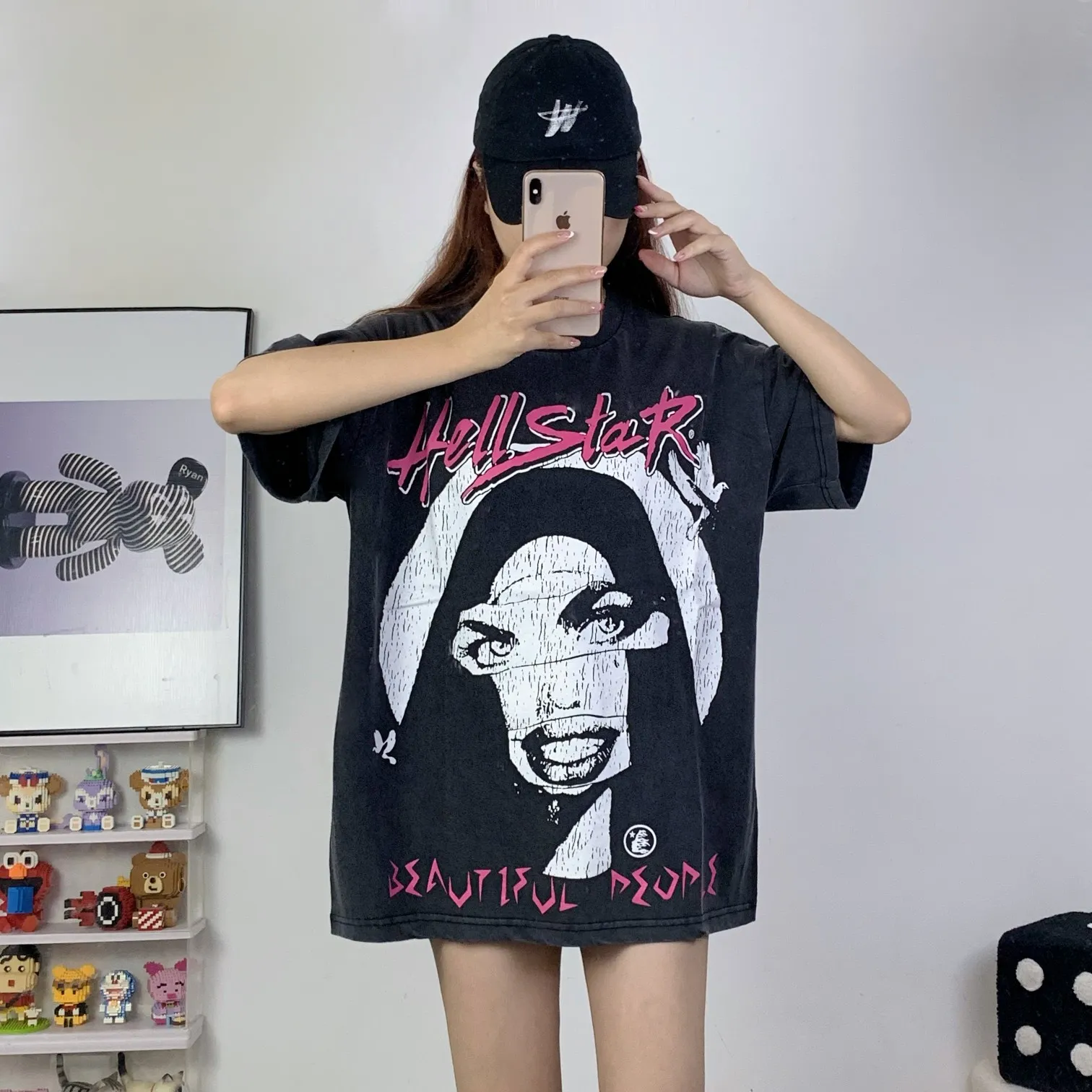 P126 Hellstar Studios Vintage Beautiful People Band Tee Hellstar washed and distressed short-sleeved T-shirt The new hot beauty trend Hellstar!  Standard beauty and trendy workmanship, original customization (fabric, pattern, printing, hang tag, main mark, etc.), exaggerated style, explosive style, dare to break through tradition, bring adventurous new fashion experience!  YoungBoy, the most popular rapper in the youth circle, has shot a lot of models for him, and celebrities such as Dababy and Swae Lee frequently get dressed!  color: Vintage Black (washed black) size: S, M, L, XL