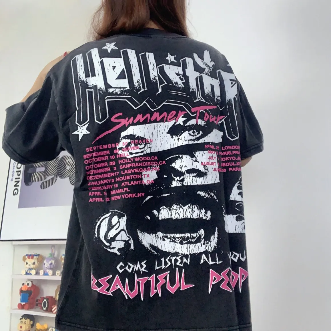 P126 Hellstar Studios Vintage Beautiful People Band Tee Hellstar washed and distressed short-sleeved T-shirt The new hot beauty trend Hellstar!  Standard beauty and trendy workmanship, original customization (fabric, pattern, printing, hang tag, main mark, etc.), exaggerated style, explosive style, dare to break through tradition, bring adventurous new fashion experience!  YoungBoy, the most popular rapper in the youth circle, has shot a lot of models for him, and celebrities such as Dababy and Swae Lee frequently get dressed!  color: Vintage Black (washed black) size: S, M, L, XL
