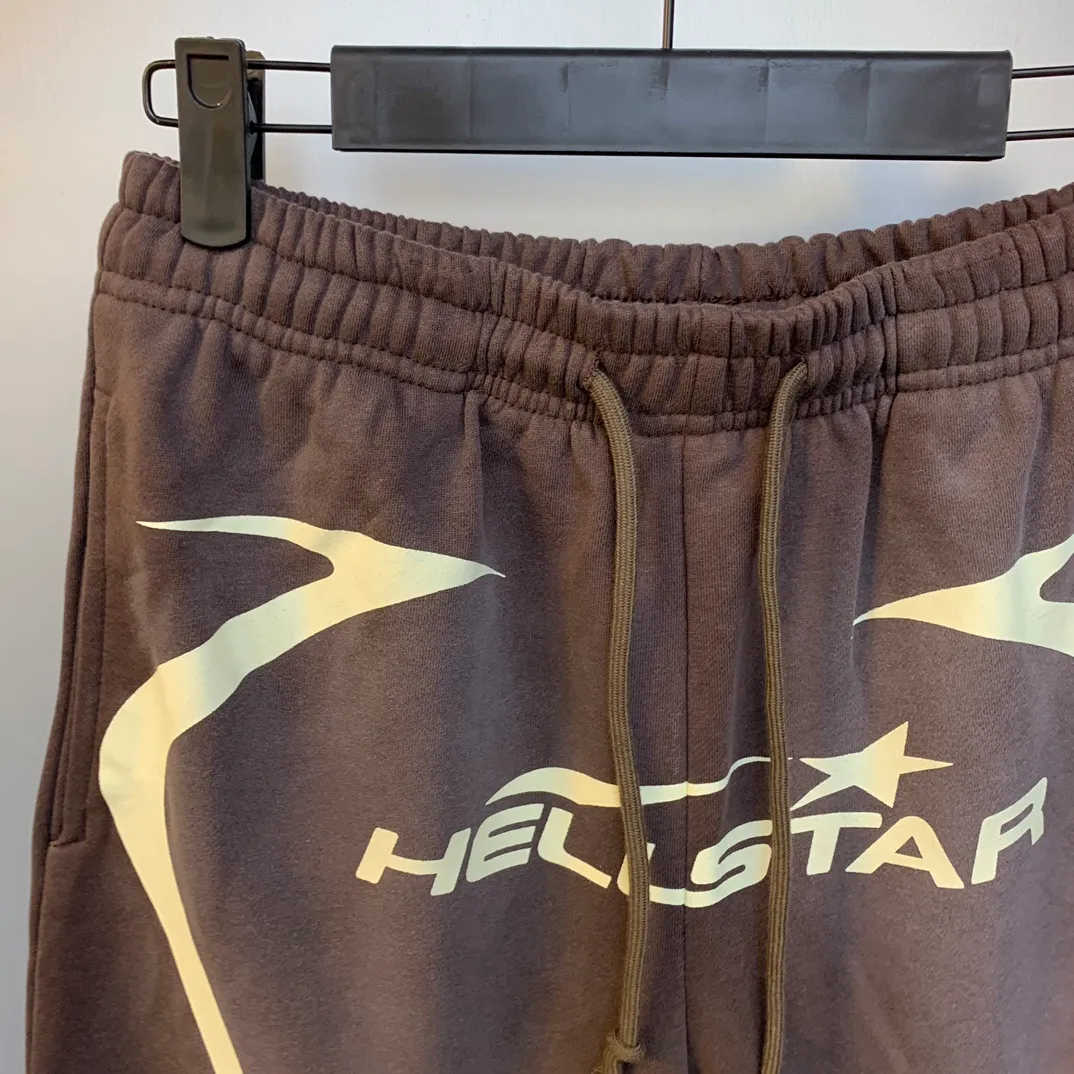 P150 New Brown Hellstar WARM UP SHORTS High Quality Spray Horse Shorts New Hot Beauty Trend Hellstar!  Standard beauty and trendy workmanship, original customization (fabric, pattern, printing, hang tag, main mark, etc.), exaggerated style, explosive style, dare to break through tradition, bring adventurous new fashion experience!   YoungBoy, the most popular rapper in the youth circle, has shot a lot of models for him, and celebrities such as Dababy and Swae Lee frequently get dressed!  Color: WHITE, RED, GREEN, Darkest Navy, BLACK, Brown Size: S, M, L, XL