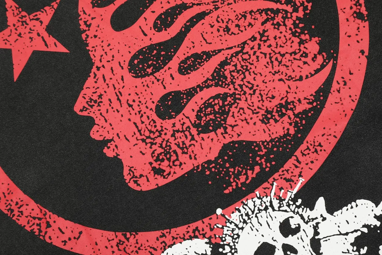 P134 Hellstar "Nailed Skull" Tee short-sleeved T-shirt The new hot beauty trend Hellstar! Standard beauty and trendy workmanship, original customization (fabric, pattern, printing, hang tag, main mark, etc.), exaggerated style, explosive style, dare to break through tradition, bring adventurous new fashion experience!   YoungBoy, the most popular rapper in the youth circle, has shot a lot of models for him, and celebrities such as Dababy and Swae Lee frequently get dressed!   color: Vintage Black (washed black) size: S, M, L, XL