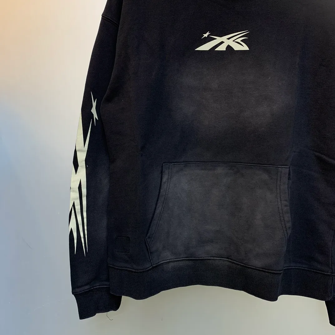 P240 Hellstar Sports Hooded Sweatshirt, a trendy pure cotton spray-on distressed sweatshirt, the new hot trendy Hellstar!  Standard beauty and trendy workmanship, original customization (fabric, pattern, printing, hang tag, main mark, etc.), exaggerated style, explosive style, dare to break through tradition, bring adventurous new fashion experience!   YoungBoy, the most popular rapper in the youth circle, has shot a lot of models for him, and celebrities such as Dababy and Swae Lee frequently get dressed!  color: black Size: S, M, L, XL