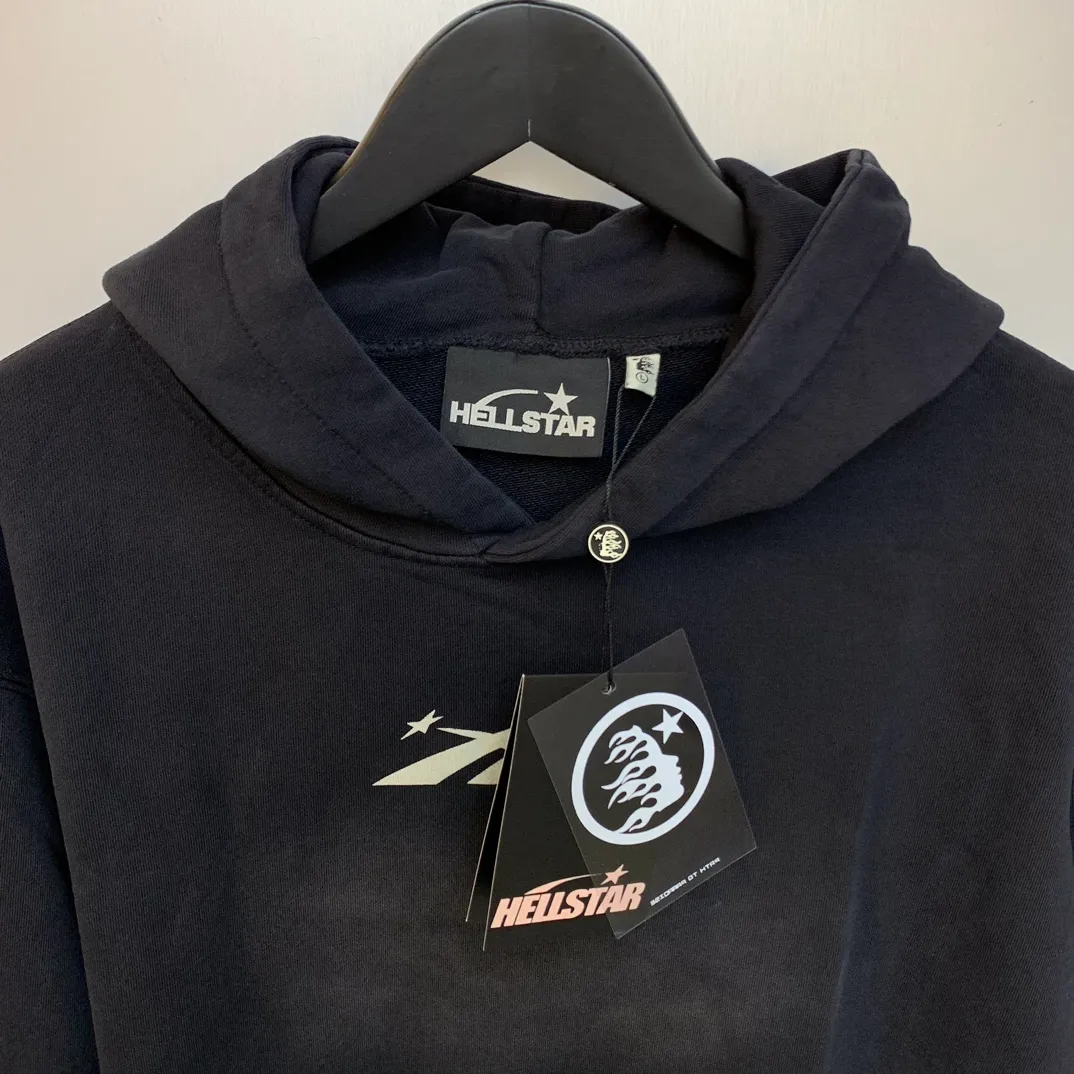 P240 Hellstar Sports Hooded Sweatshirt, a trendy pure cotton spray-on distressed sweatshirt, the new hot trendy Hellstar!  Standard beauty and trendy workmanship, original customization (fabric, pattern, printing, hang tag, main mark, etc.), exaggerated style, explosive style, dare to break through tradition, bring adventurous new fashion experience!   YoungBoy, the most popular rapper in the youth circle, has shot a lot of models for him, and celebrities such as Dababy and Swae Lee frequently get dressed!  color: black Size: S, M, L, XL